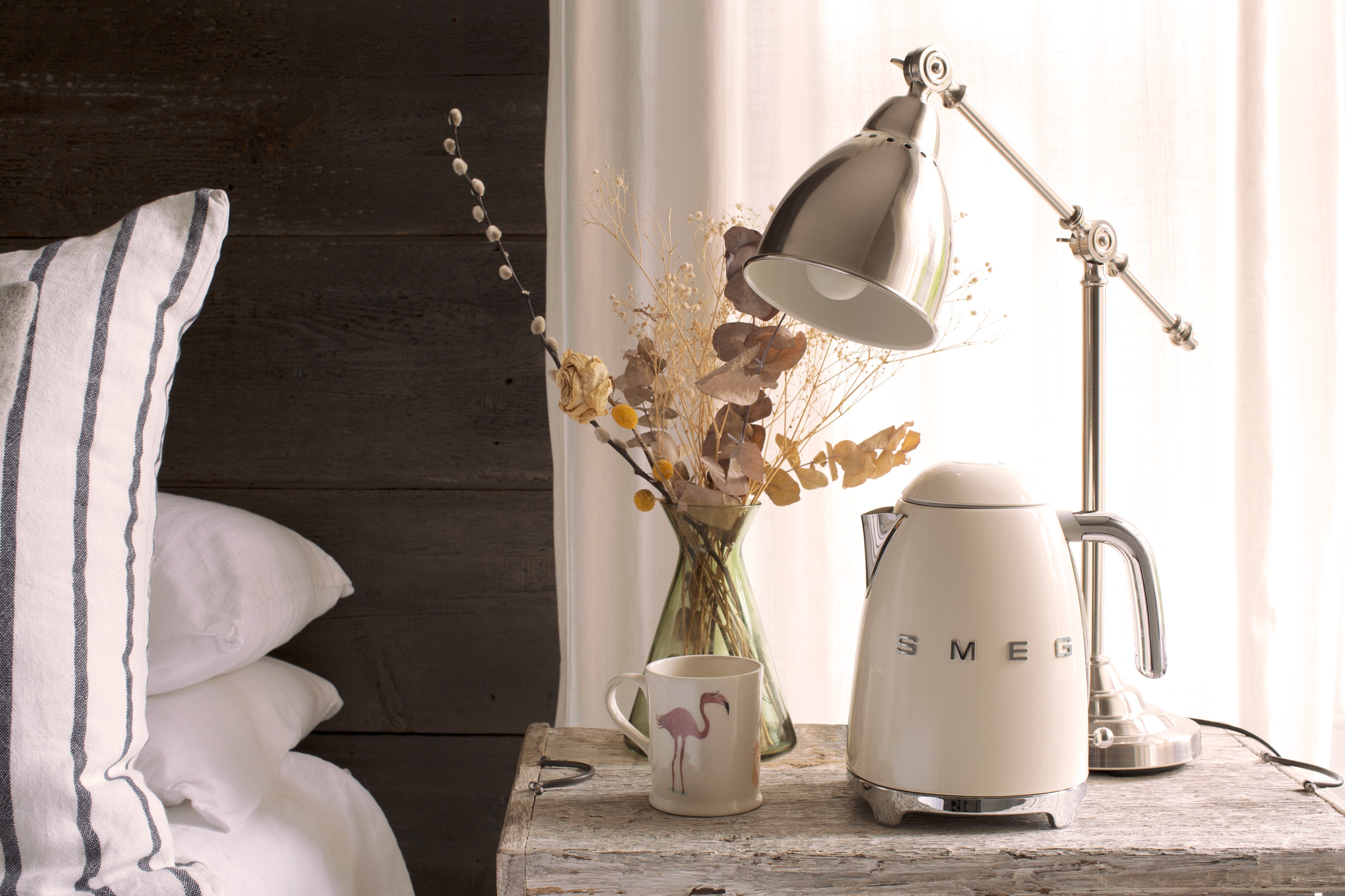 EAN 8017709227852 - Smeg KLF03CREU tetera eléctrica 1,7 L 2400 W Crema de color imagen 7