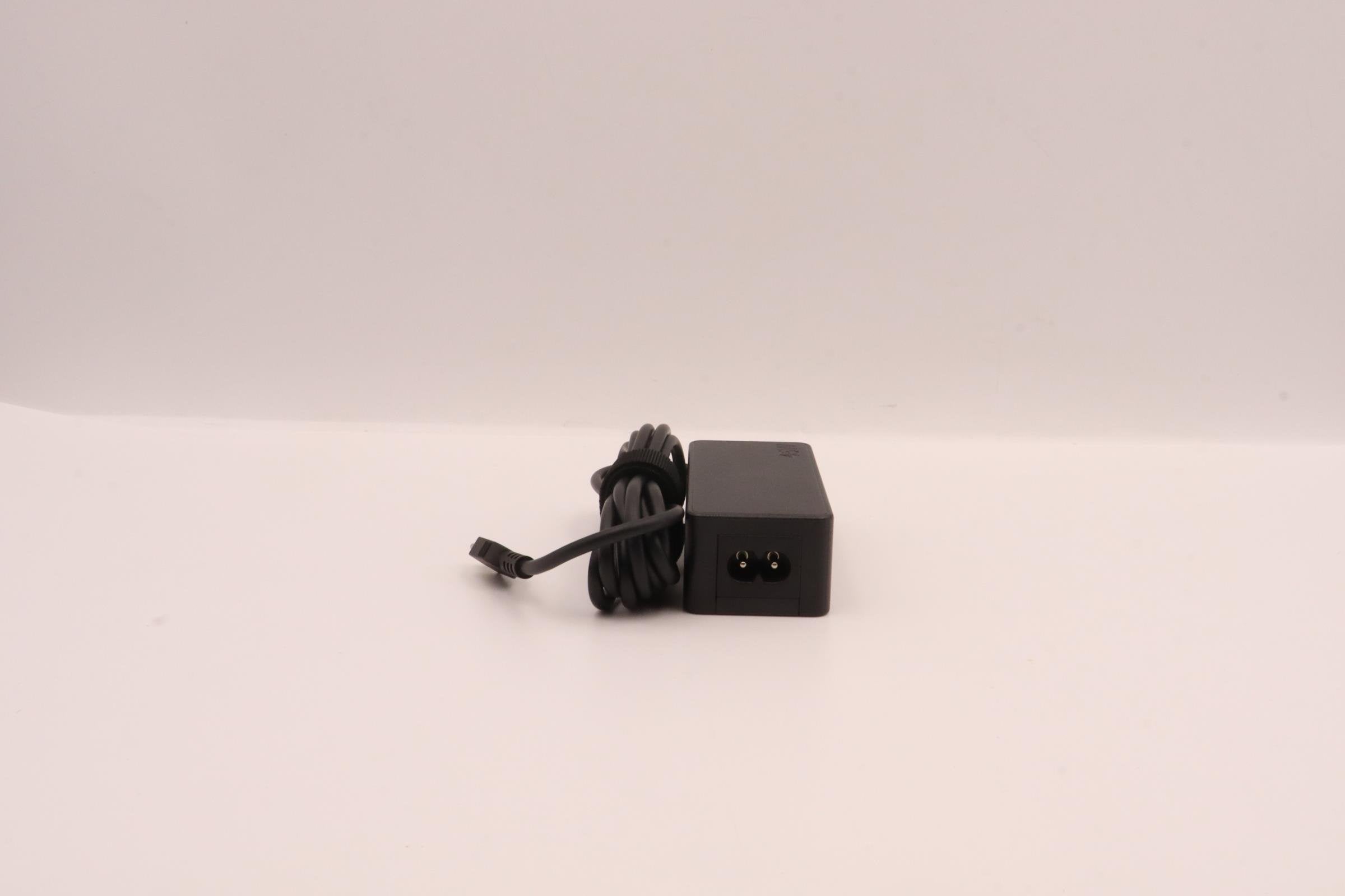 EAN 5715063427040 - Lenovo 5A10W86293 adaptador e inversor de corriente Interior 45 W Negro imagen 4