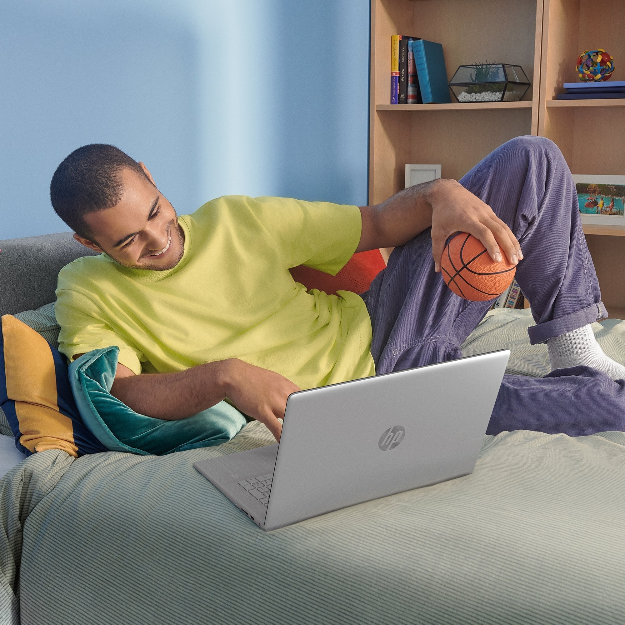 Portátil Hp 17-Cn3003ns Intel Core I7-1355u 16gb 1tb Ssd 17.3' Win11