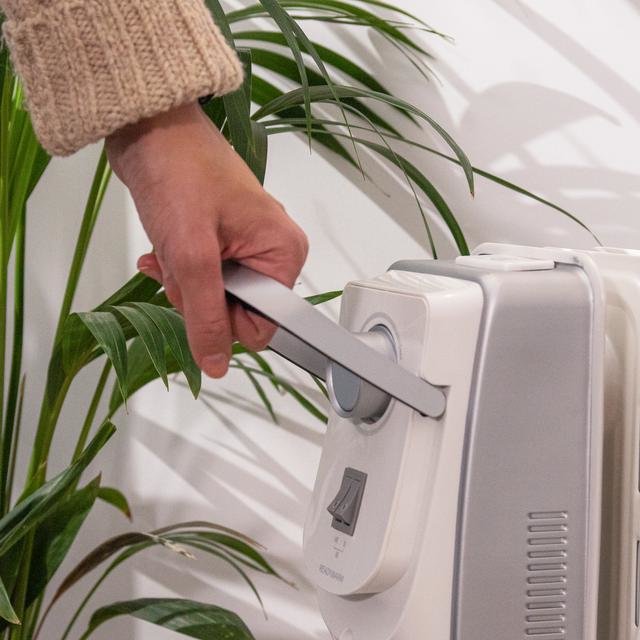 EAN 8435484058889 - Cecotec 05888 calefactor eléctrico Interior Blanco 2000 W Radiador de aceite eléctrico imagen 5