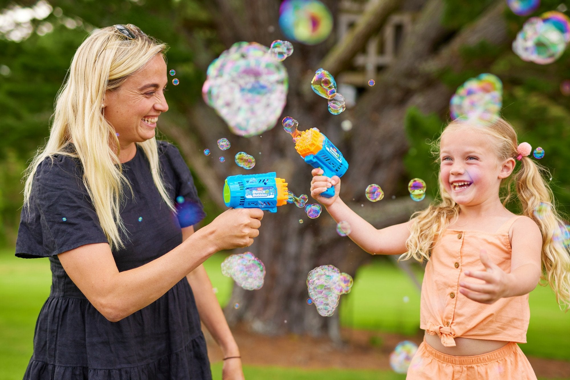 Zuru Bunch O Bubbles - Mini Bubble Blaster, Soap Bubbles 11347