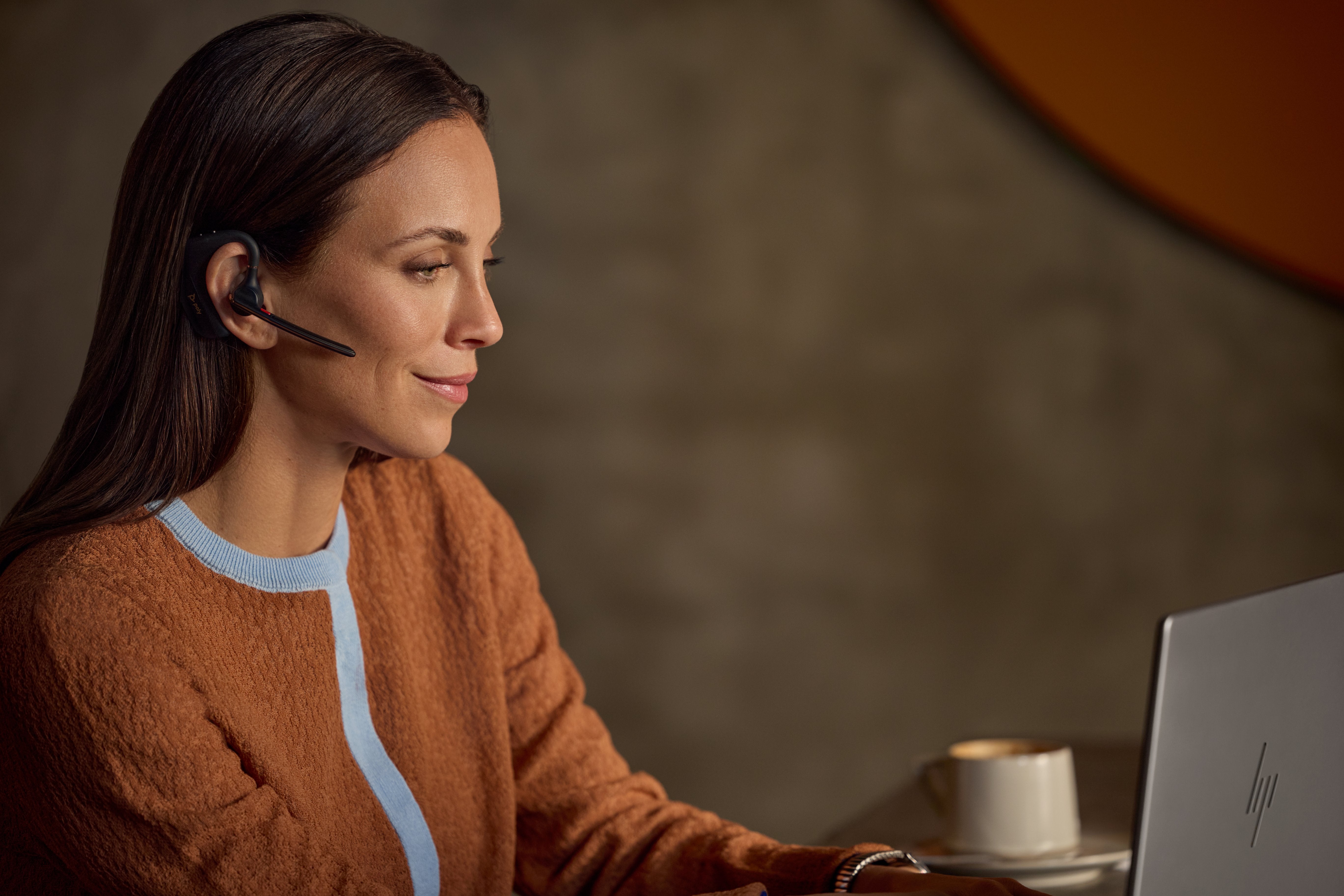 EAN 0198701600503 - HP Poly Voyager Legend 50 Headset UC Inalámbrico gancho de oreja Business/Everyday Bluetooth Base de carg imagen 1