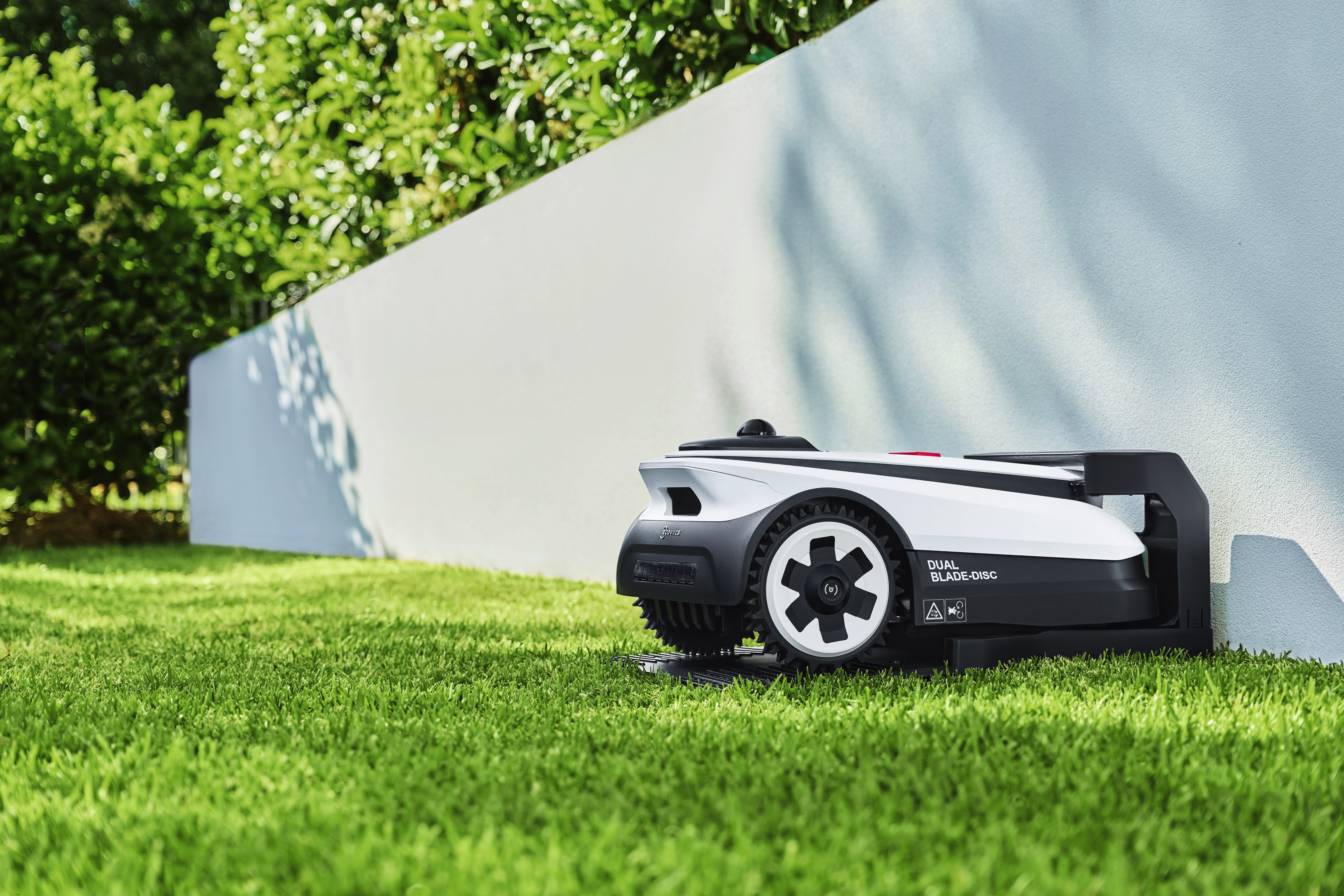Ecovacs Robotic Lawn Mower Negro White Goat A1600 Lidar Pro Care Kit (Goat A1600)
