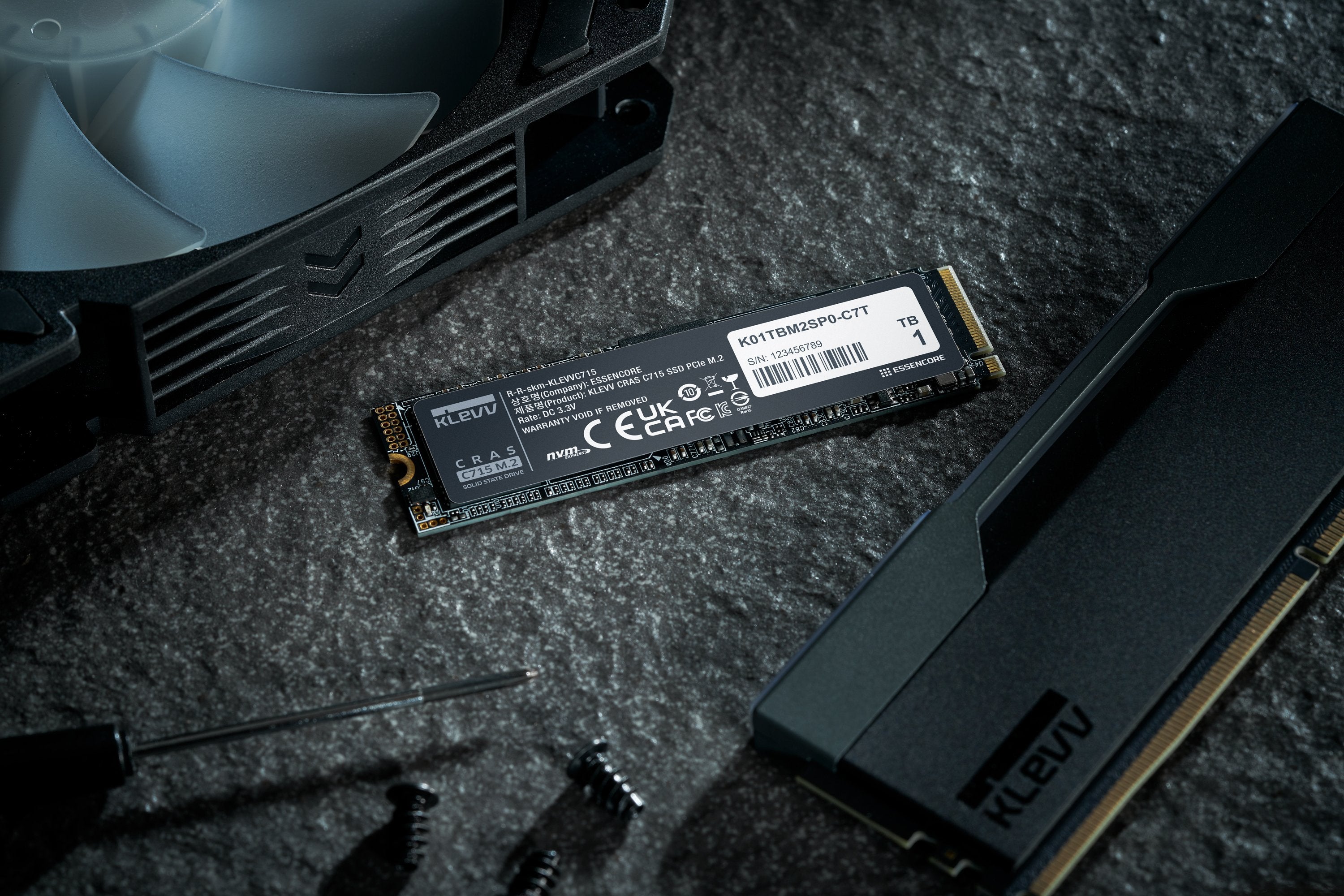 EAN 4895194901815 - Klevv CRAS C715 1 TB M.2 PCI Express 3.0 NVMe 3D TLC NAND imagen 17