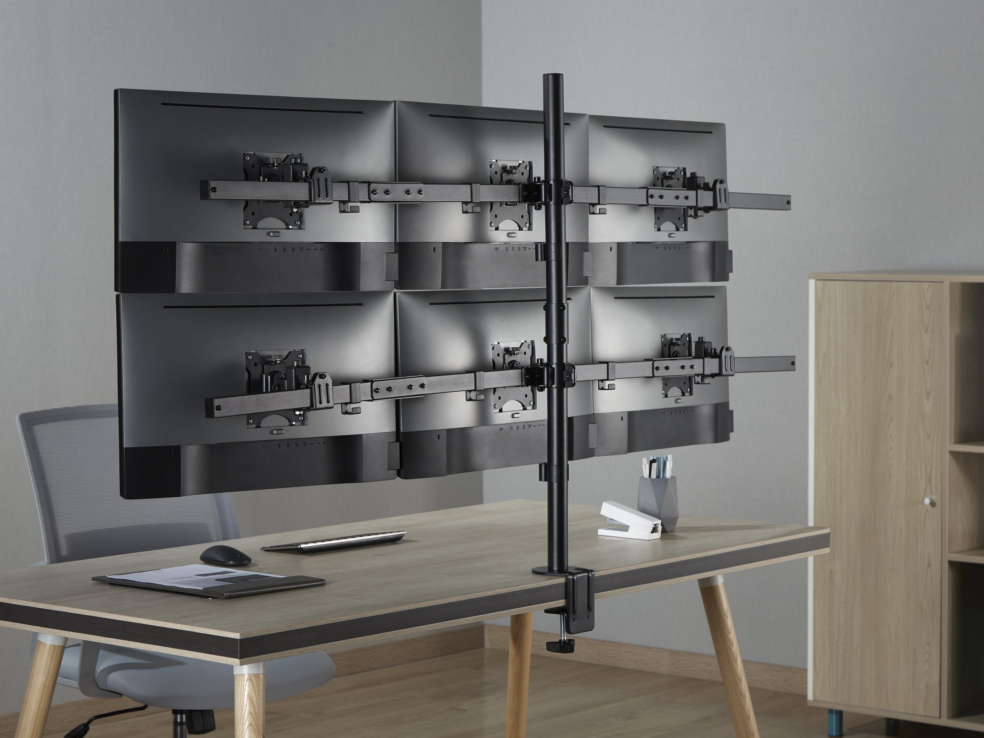 Soporte De Mesa Equip 650160 Para 6 Monitores De 17-32 Max. 7kg Por Pantalla Max.Vesa 100x100