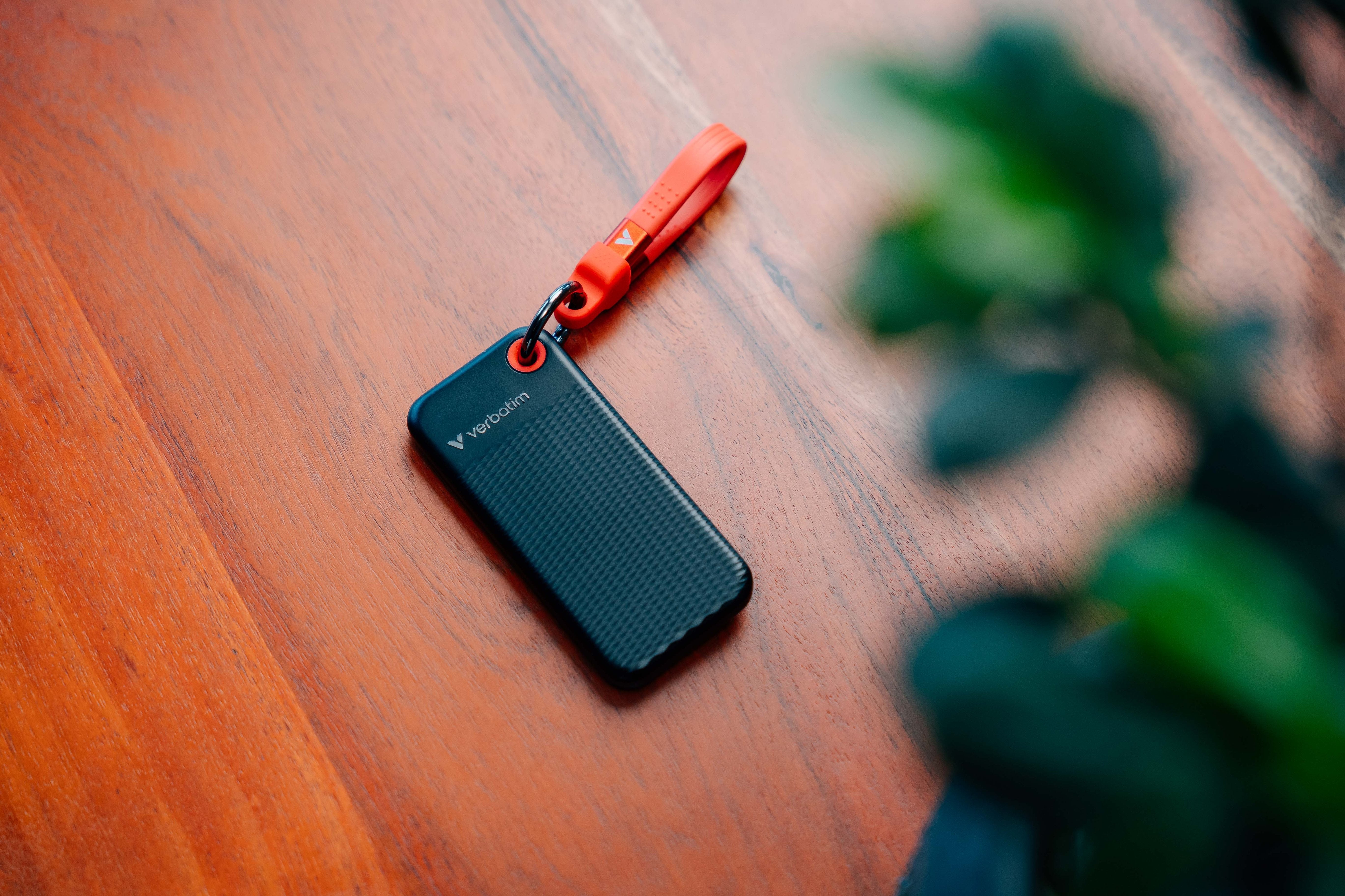 Verbatim Pocket Ssd Usb 3.2  2tb Black/Red  32196
