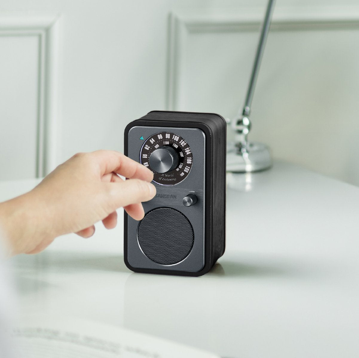Sangean Wr-9 Roble De Medianoche Radio Analógica De Madera Con Am Fm Bluetooth