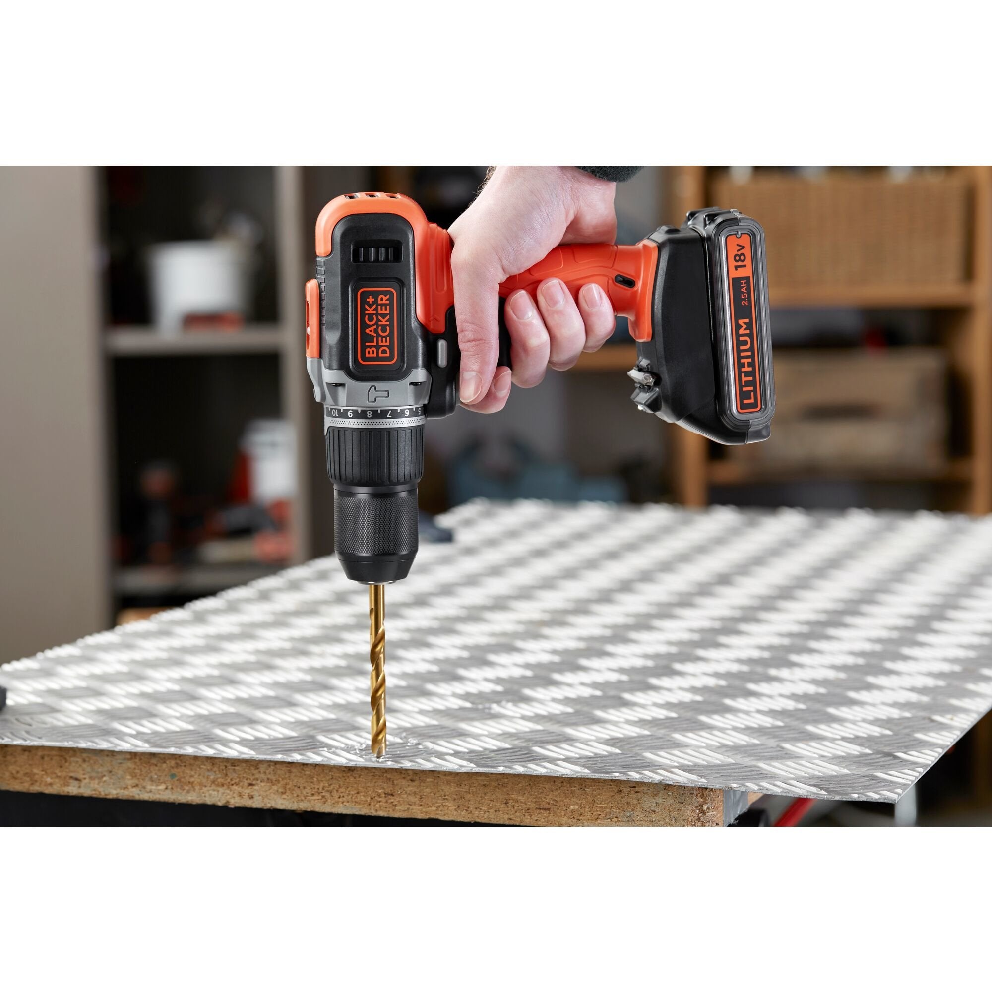 Kit De Batería Black Decker Bcd003mem2k-Qw B&D De 18 V Y 2,0 Y 4,0 Ah, 1 A, Con Cargador