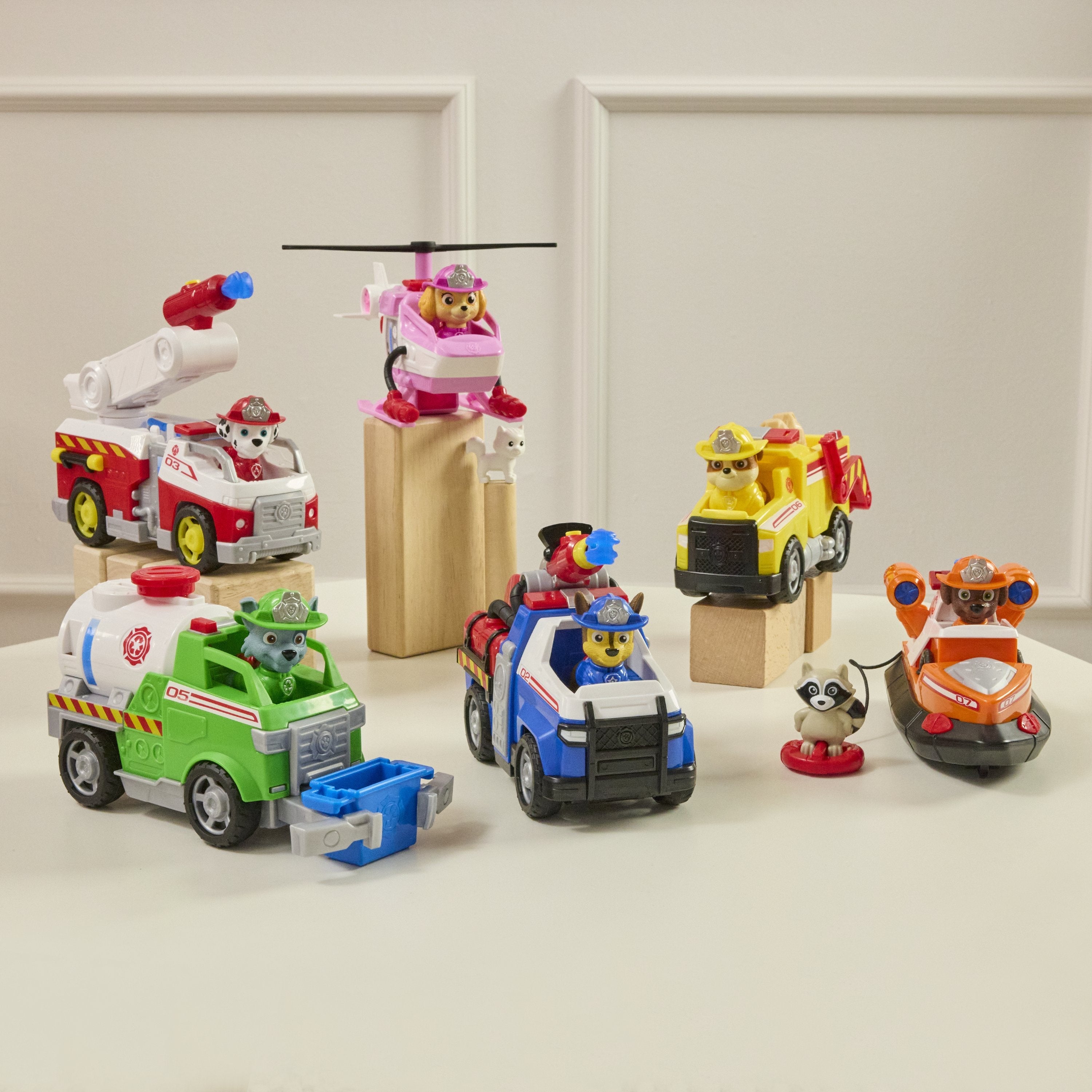 Spinmaster Paw Patrol Fire Rescue - Chases Rettungsfahrzeug (Mit Geschoss-Abwurf Und Chase Spielfigur) 6072641