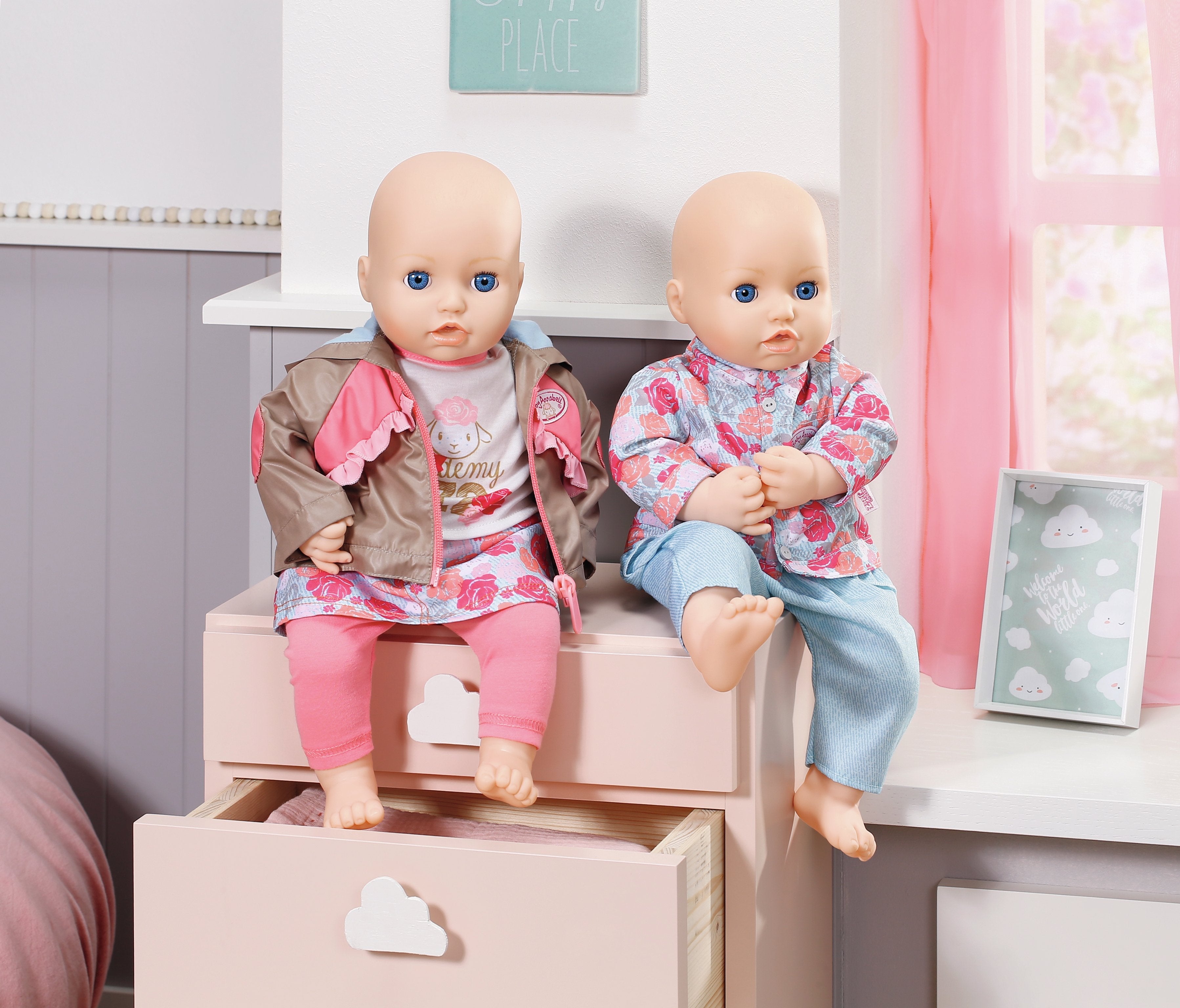 EAN 4001167701973 - Baby Annabell Travel Jeans 2 ass. 43cm Juego de ropita para muñeca imagen 3