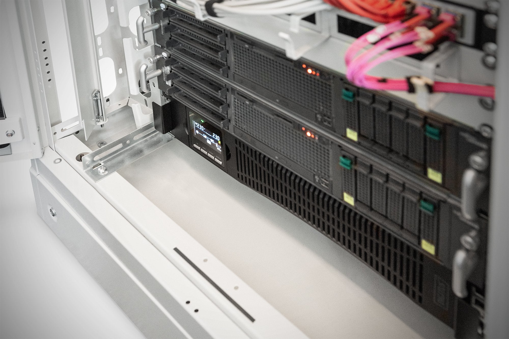 EAN 4016032474647 - Digitus DN-170093 sistema de alimentación ininterrumpida (UPS) Doble conversión (en línea) 1,5 kVA 8 sali imagen 3