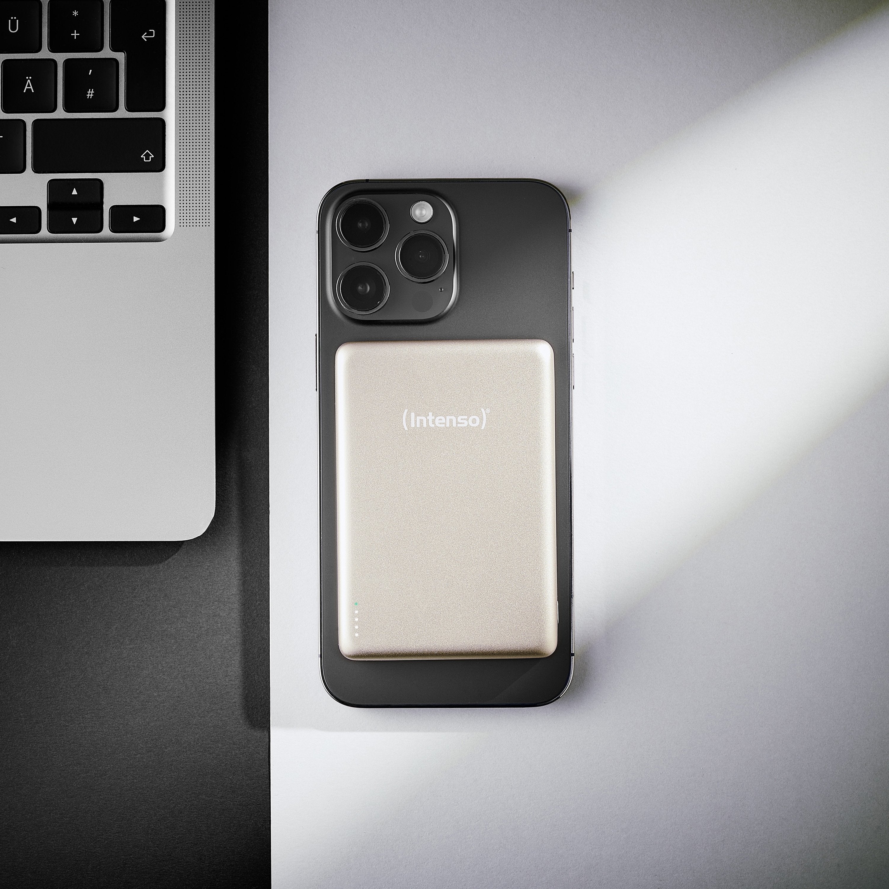 EAN 4034303036219 - Intenso MW10000 Polímero de litio Cargador inalámbrico imagen 15