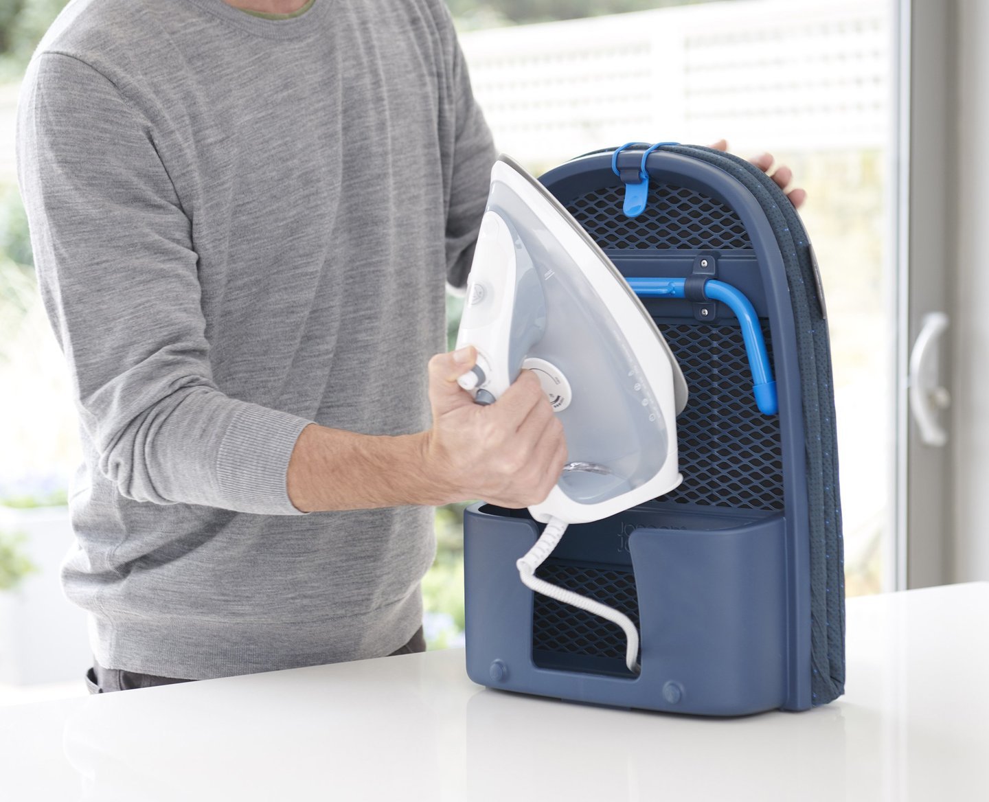 Joseph Joseph Pocket Plus Klappbares Tisch-Bügelbrett, Hoc