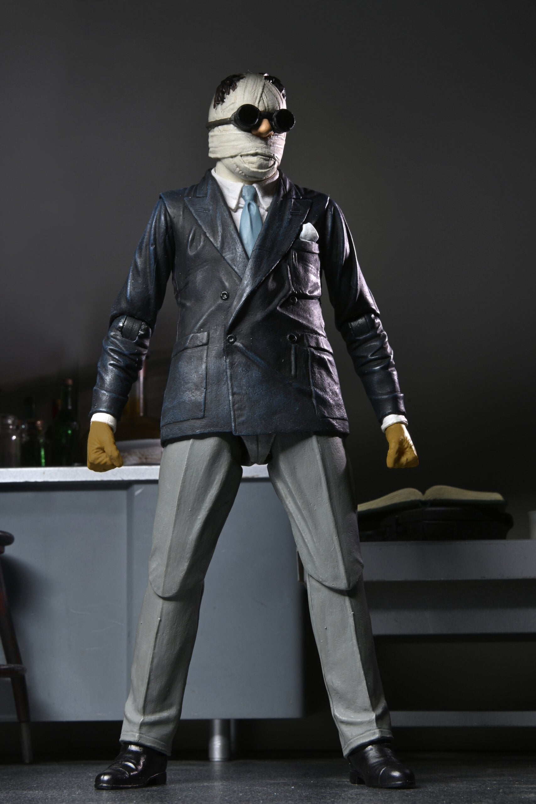 Figura Neca Universal Monster Scale Action Ultimate Invisible Man