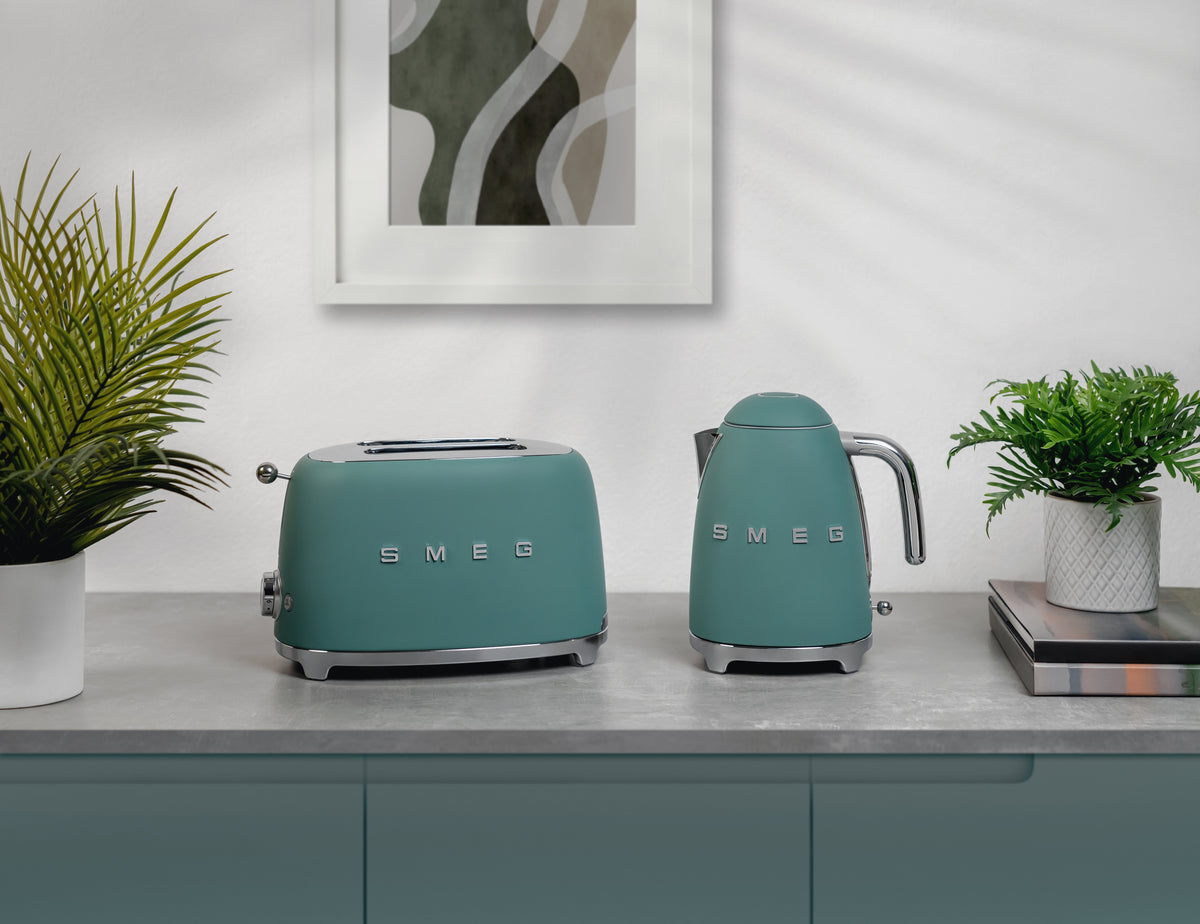 EAN 8017709329617 - Smeg KLF03EGMEU tetera eléctrica 1,7 L 2400 W Verde imagen 18