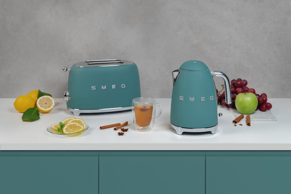 EAN 8017709329617 - Smeg KLF03EGMEU tetera eléctrica 1,7 L 2400 W Verde imagen 13