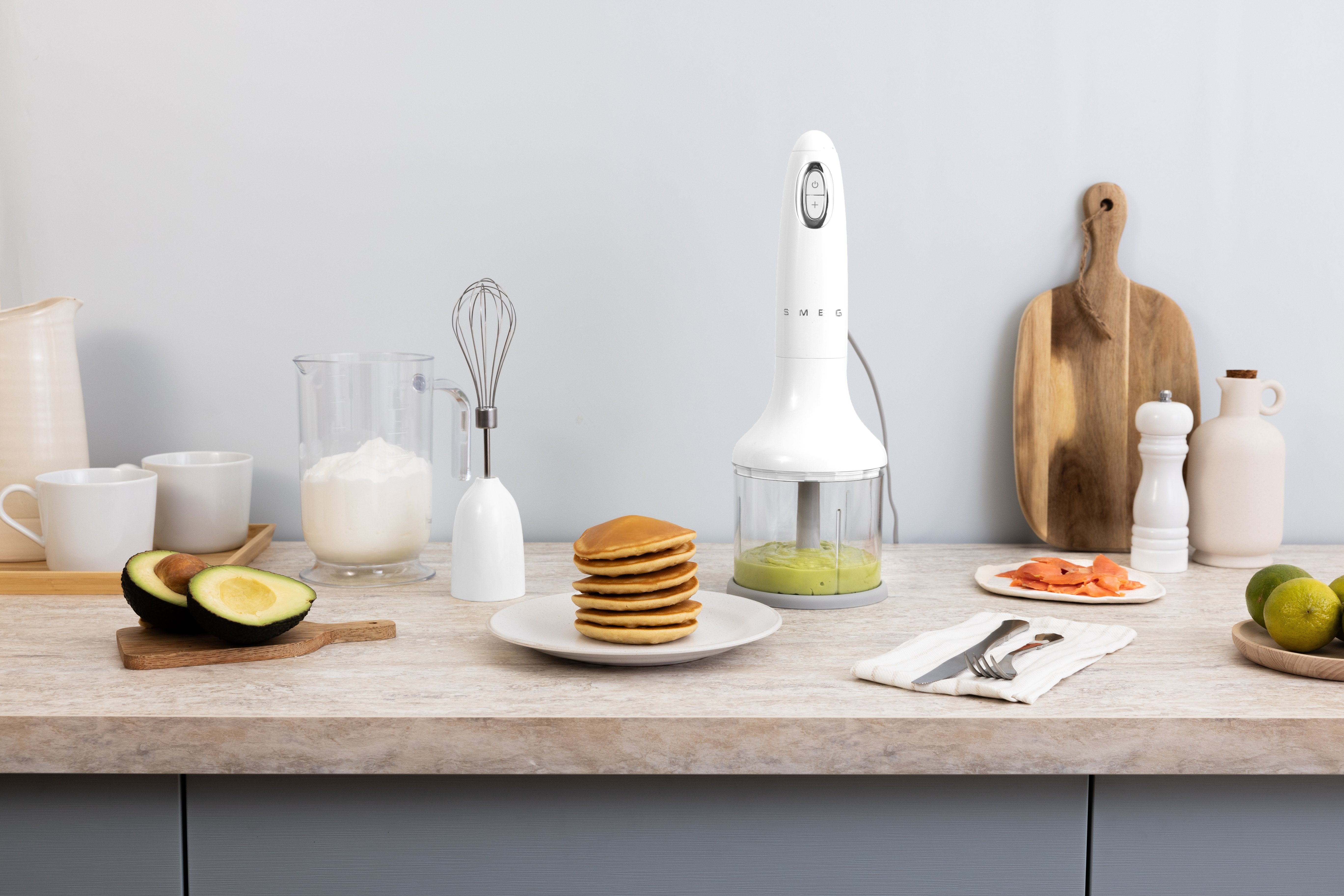 EAN 8017709343811 - Smeg HBF03WHEU licuadora Batidora de inmersión 700 W Blanco imagen 10