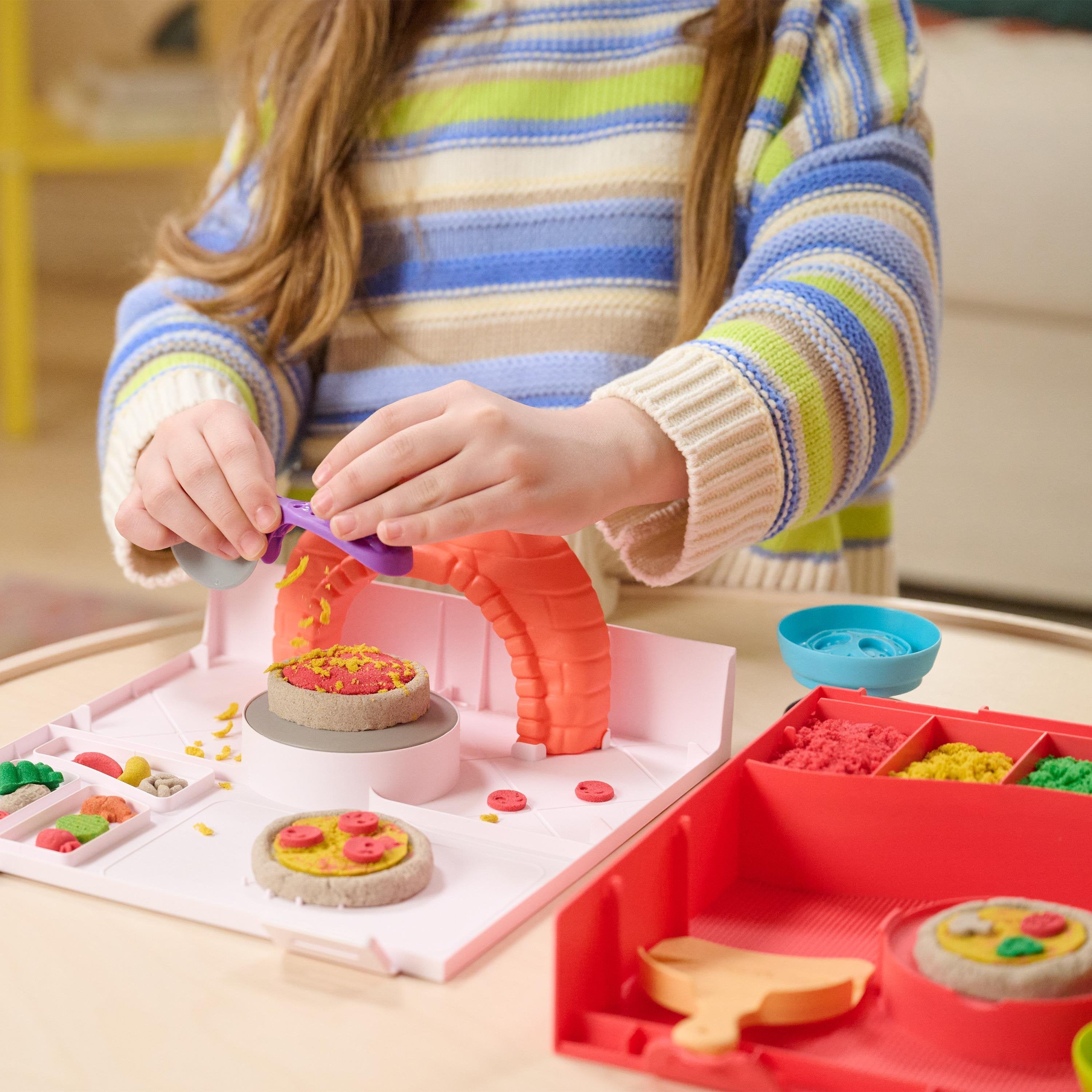 Spinmaster Kinetic Sand - Squish Pizza Set (453 Gramm Sand) 6072551