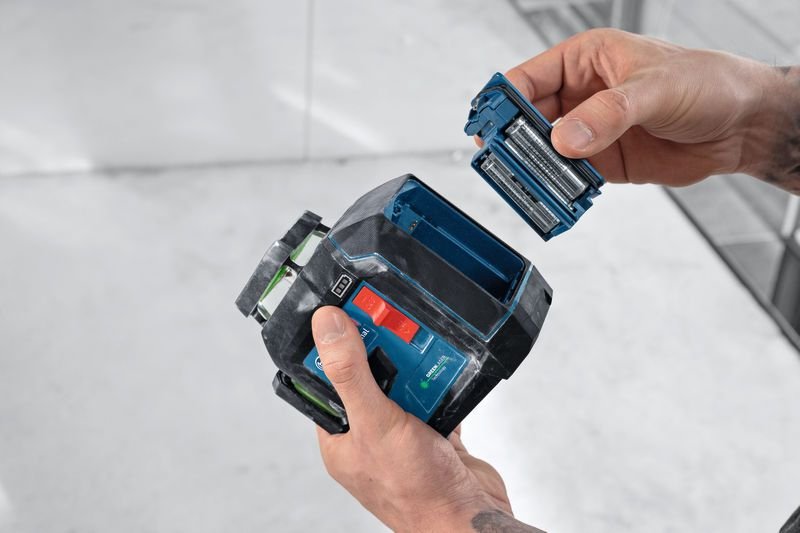 Bosch Professional Láser De Línea Gll 80-33 G Professional Azul Negro, Batería De Iones De Litio 3,0 Ah, Líneas Láser Verdes, Soporte Universal Lb 10, Abrazadera De Techo Dk 20 601065501