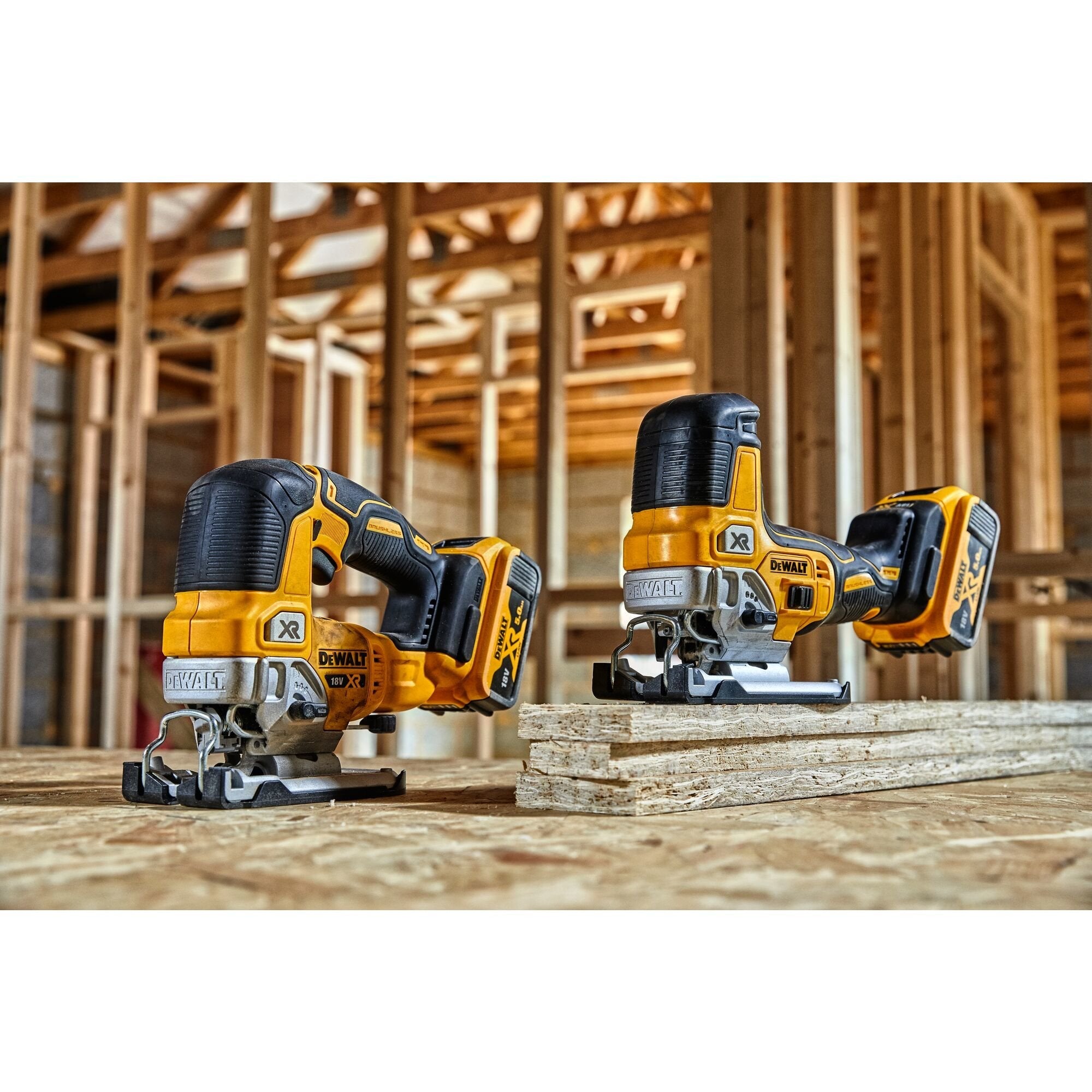 Sierra De Calar Eléctrica Dewalt Dcs335n-Xj