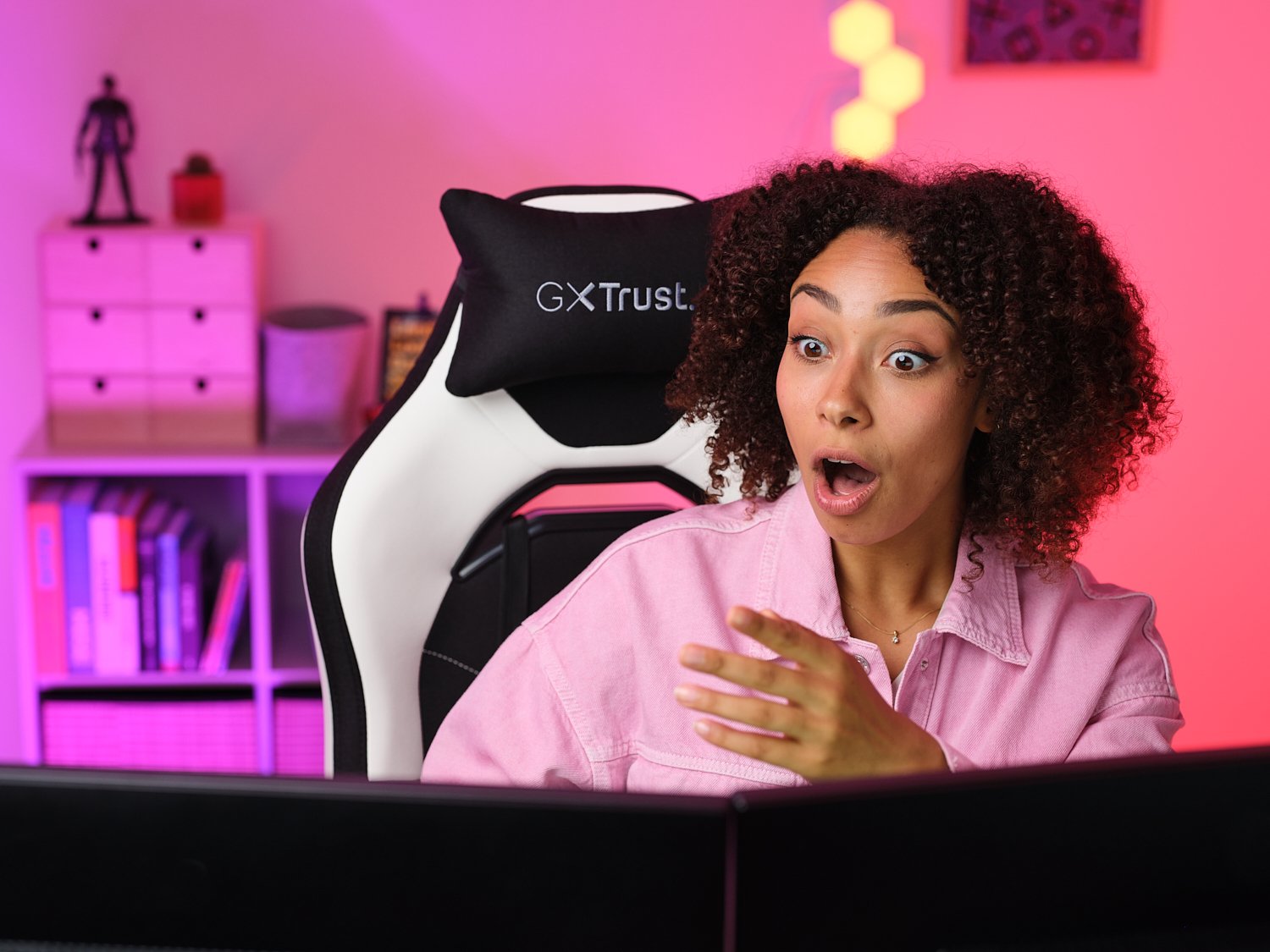 Silla Gaming Trust Gaming Gxt 714 Ruya Blanca