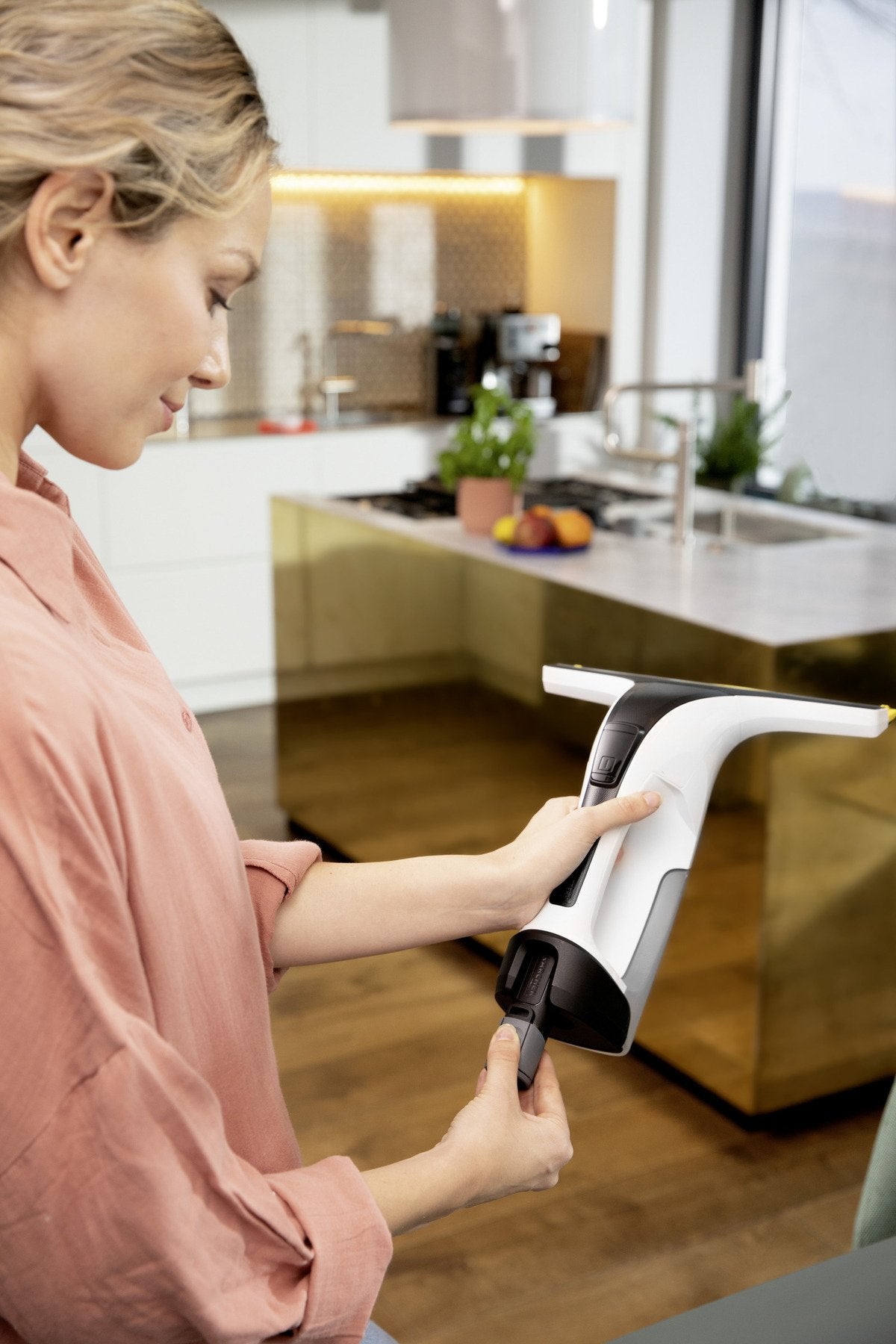 EAN 4066529064455 - Kärcher WV 4-4 Plus limpiador eléctrico ventana 0,15 L Negro, Blanco, Amarillo imagen 6