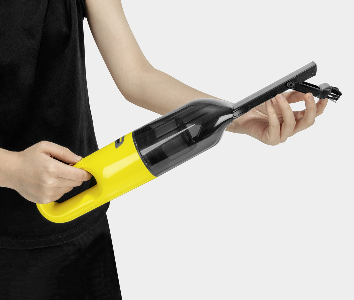 EAN 4054278899800 - Kärcher 1.198-401.0 aspiradora de mano Negro, Amarillo Bolsa para el polvo imagen 2