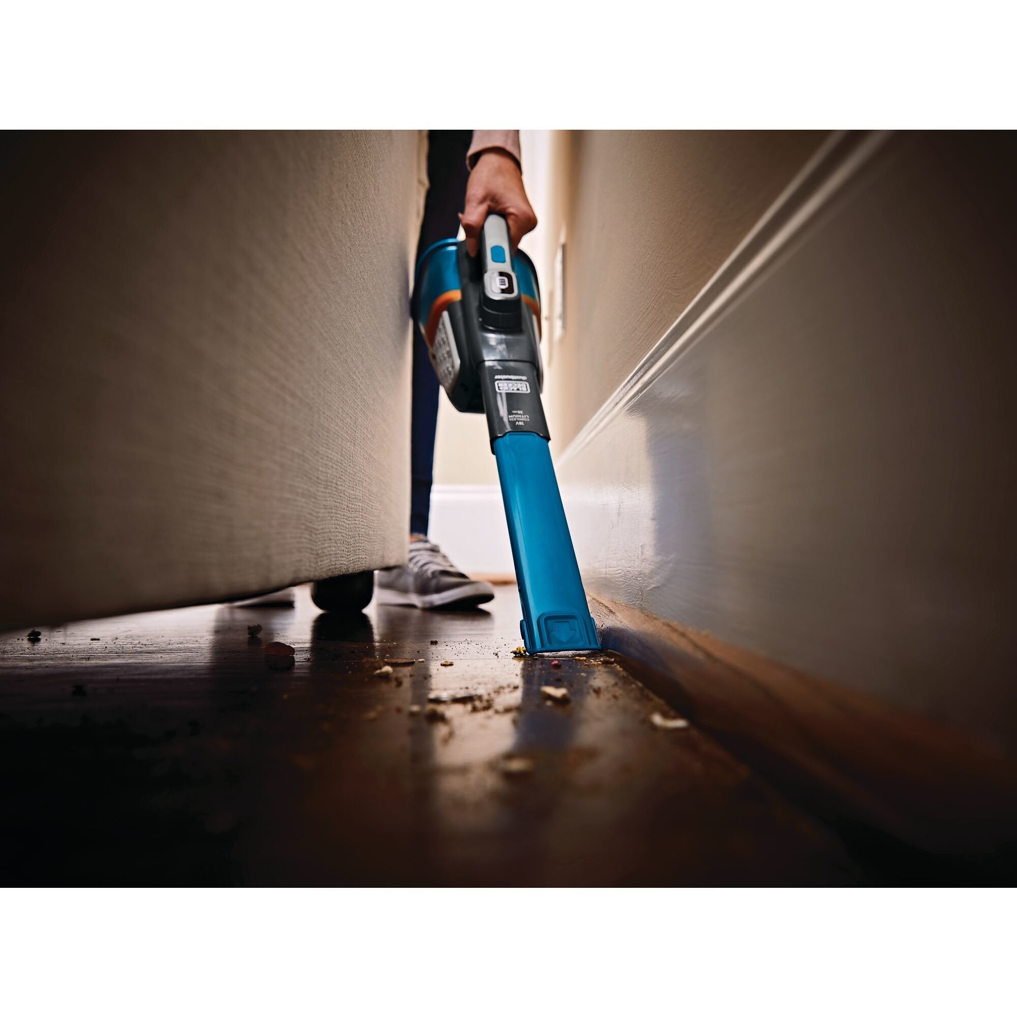 EAN 5035048712795 - Black & Decker BHHV520BF-QW aspiradora de mano Azul, Plata, Titanio Sin bolsa imagen 16