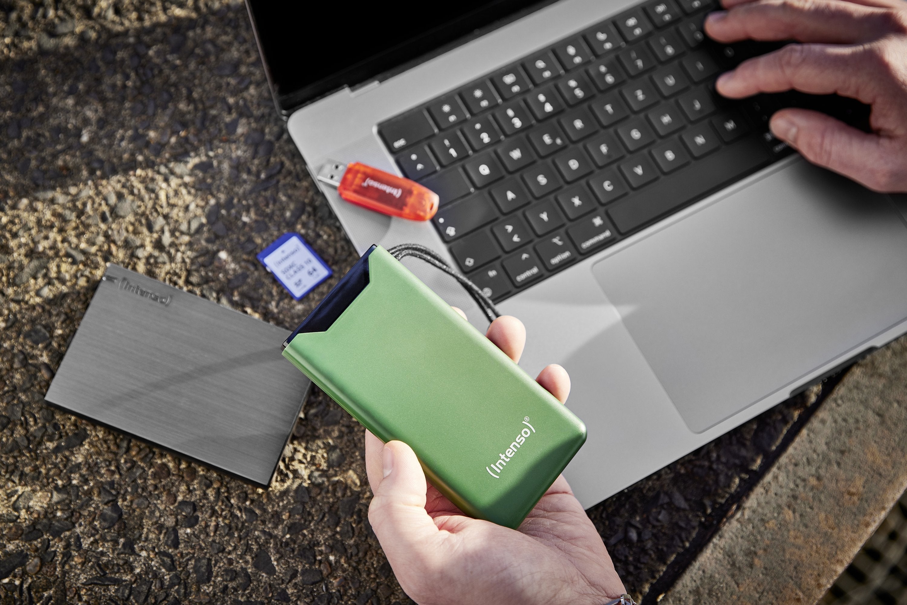 EAN 4034303034253 - Intenso 7332037 batería externa Polímero de litio 10000 mAh Verde imagen 7