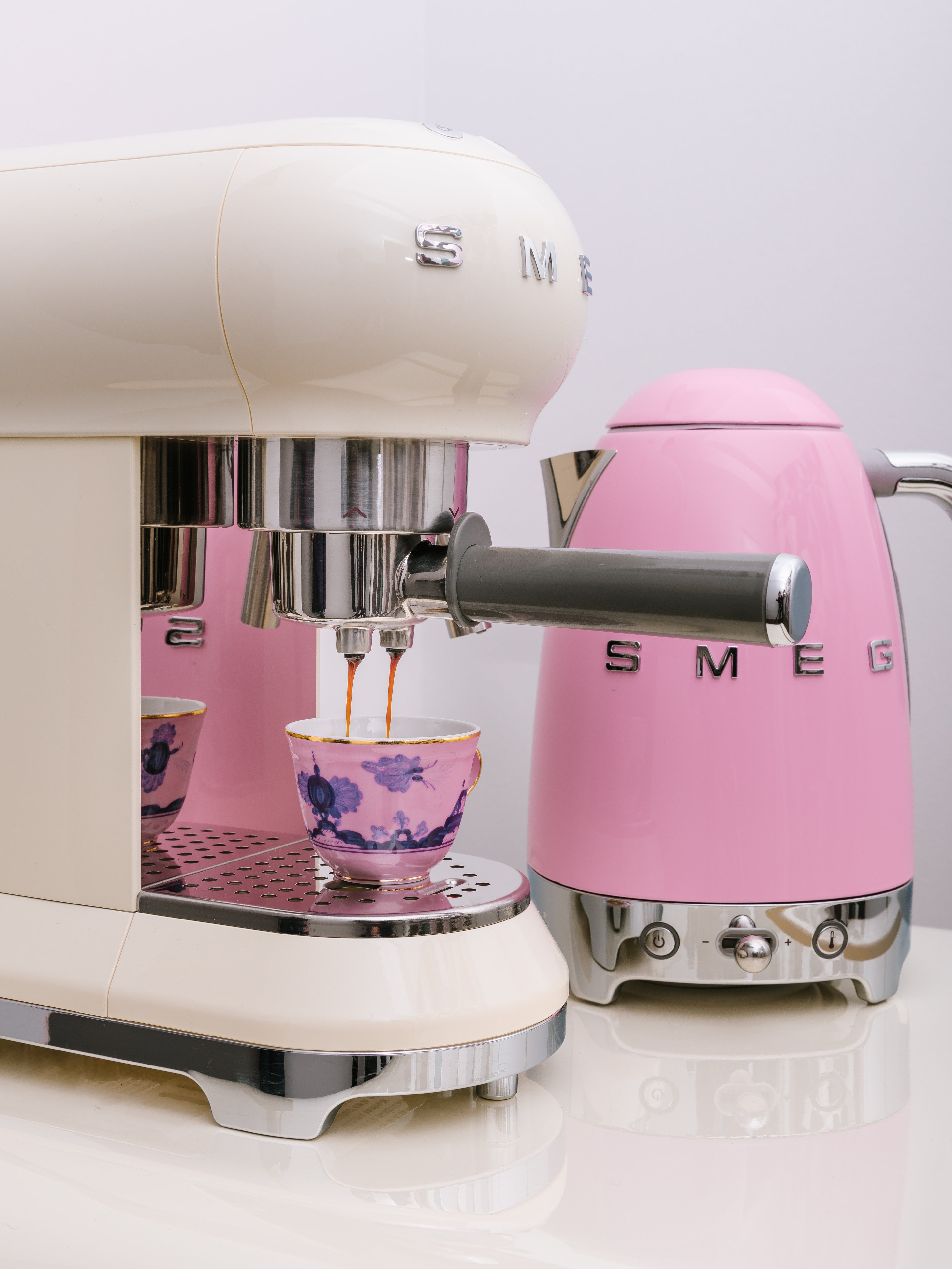 EAN 8017709228033 - Smeg KLF03PKEU tetera eléctrica 1,7 L 2400 W Rosa imagen 9