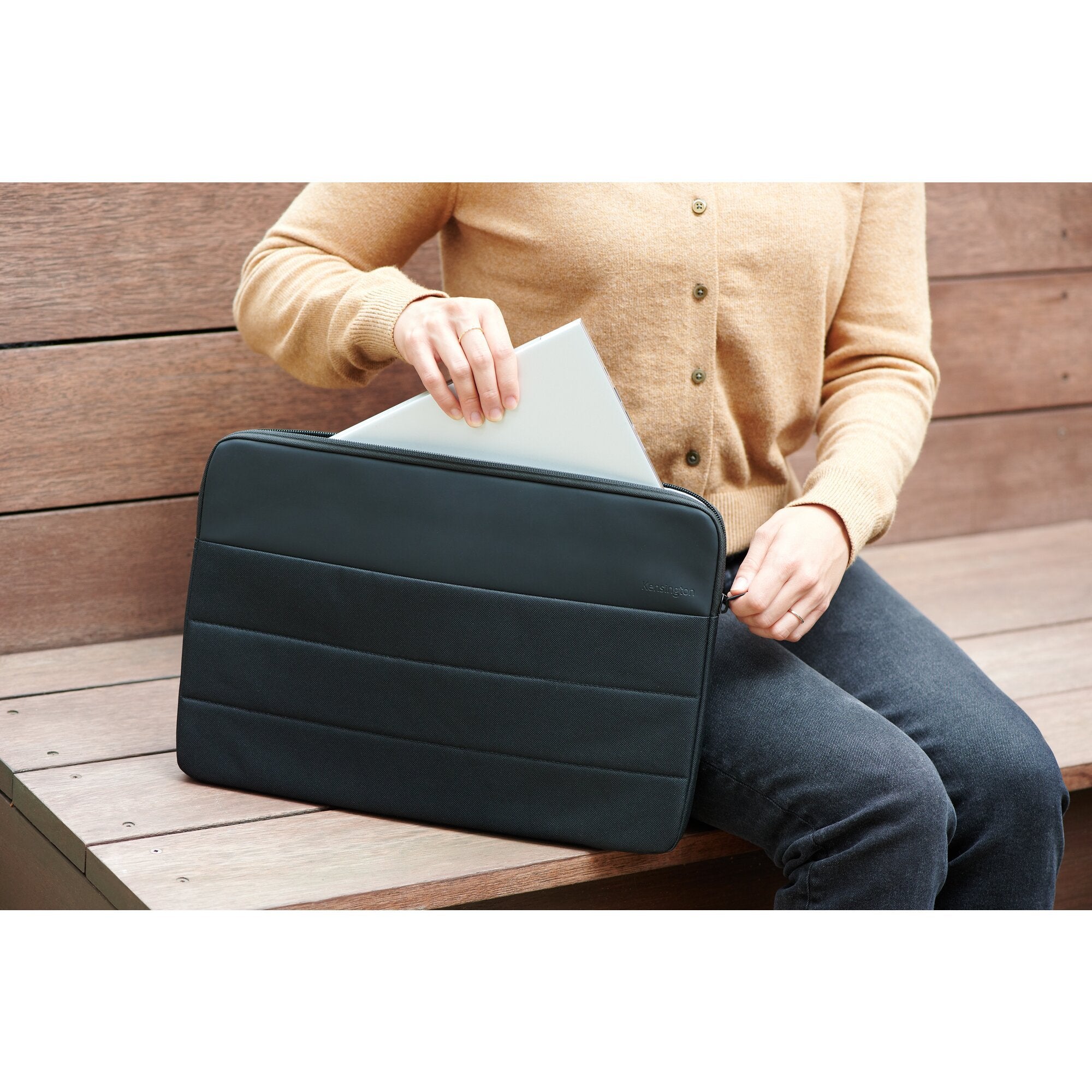 EAN 0085896603948 - Kensington K60394WW maletines para portátil 35,6 cm (14") Funda Negro imagen 3