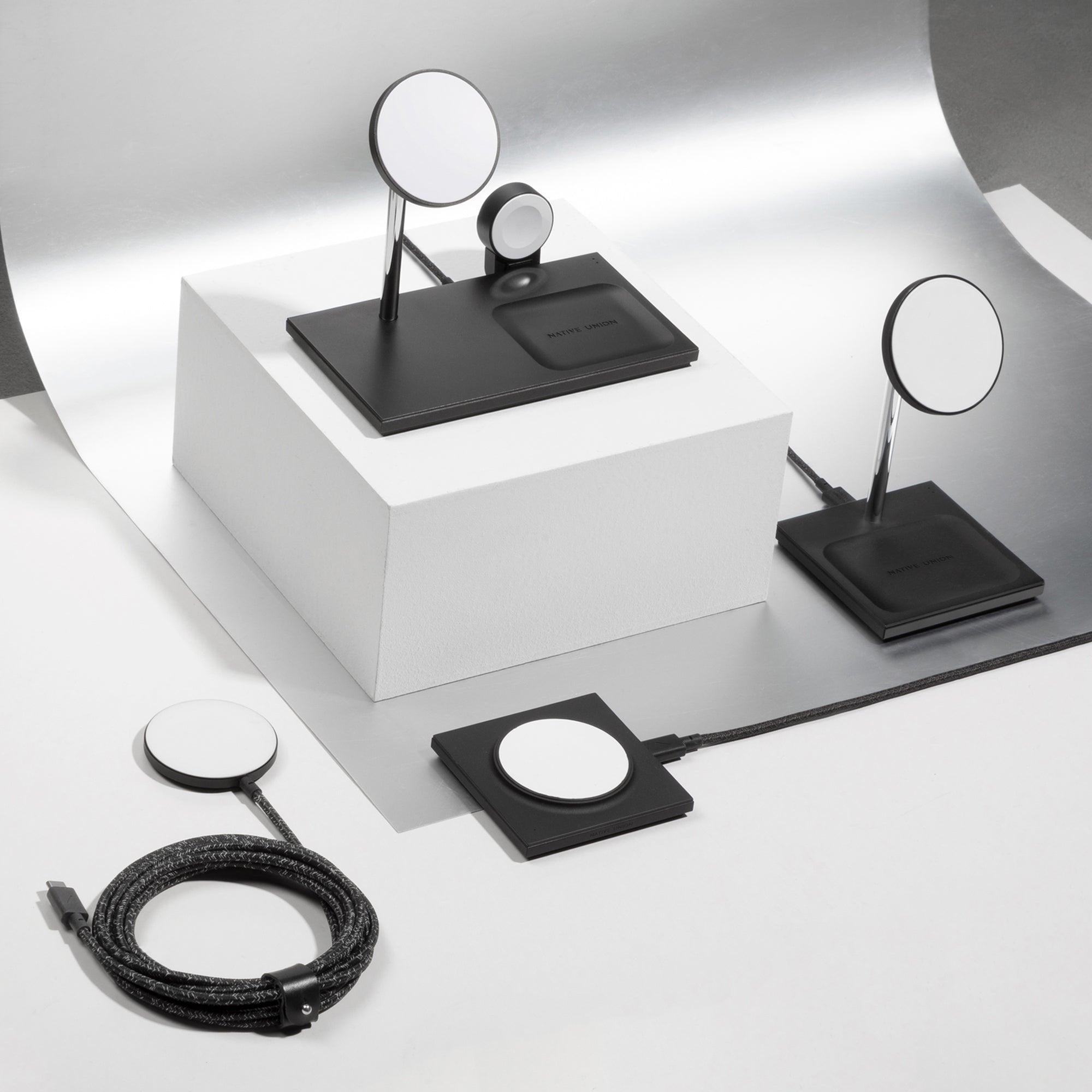 Native Union Drop Magnetic Wireless Charger Black