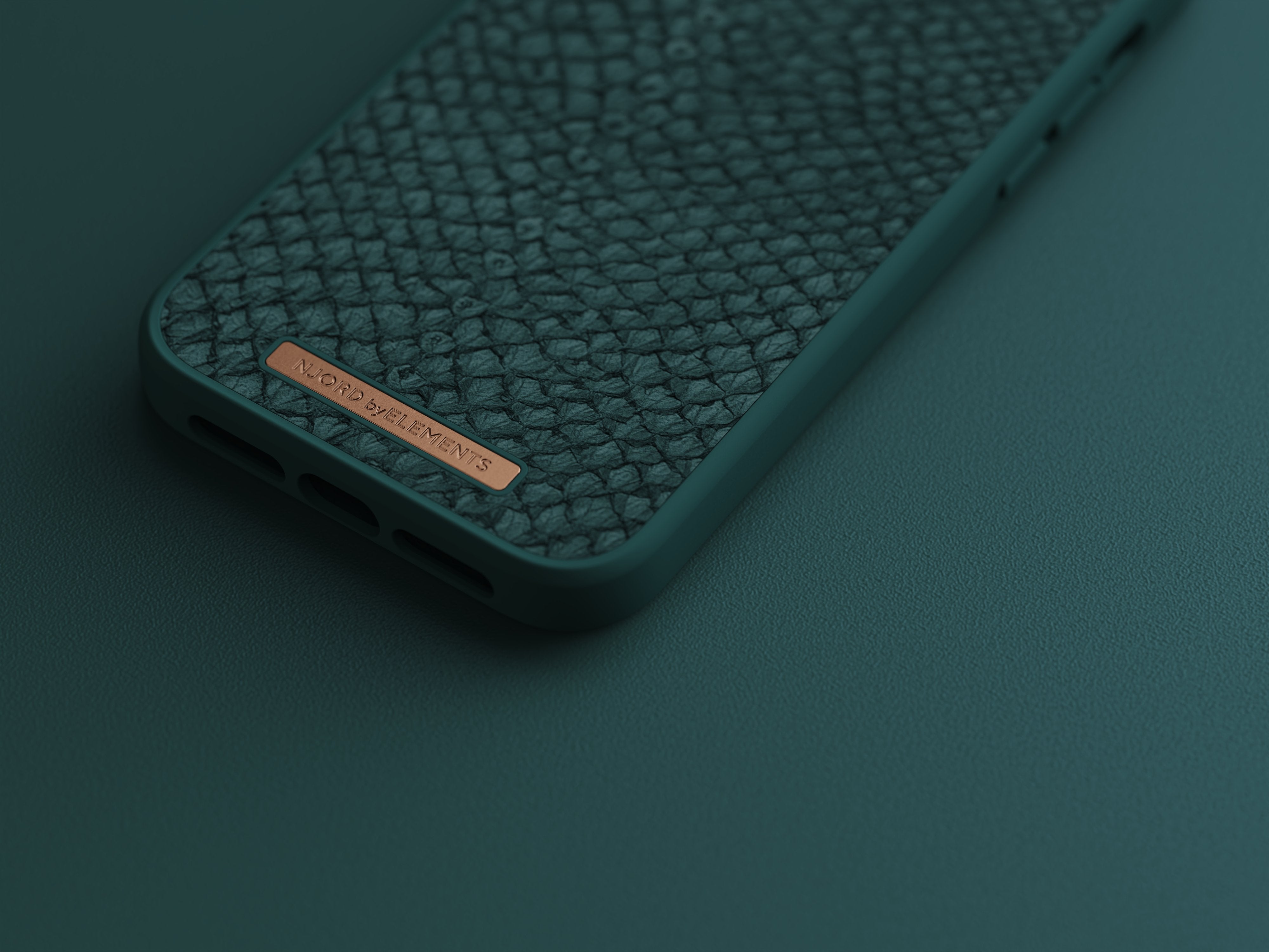 Funda Magsafe Iphone 12/13/14 Plus Piel De Salmon Verde Oscuro Njord