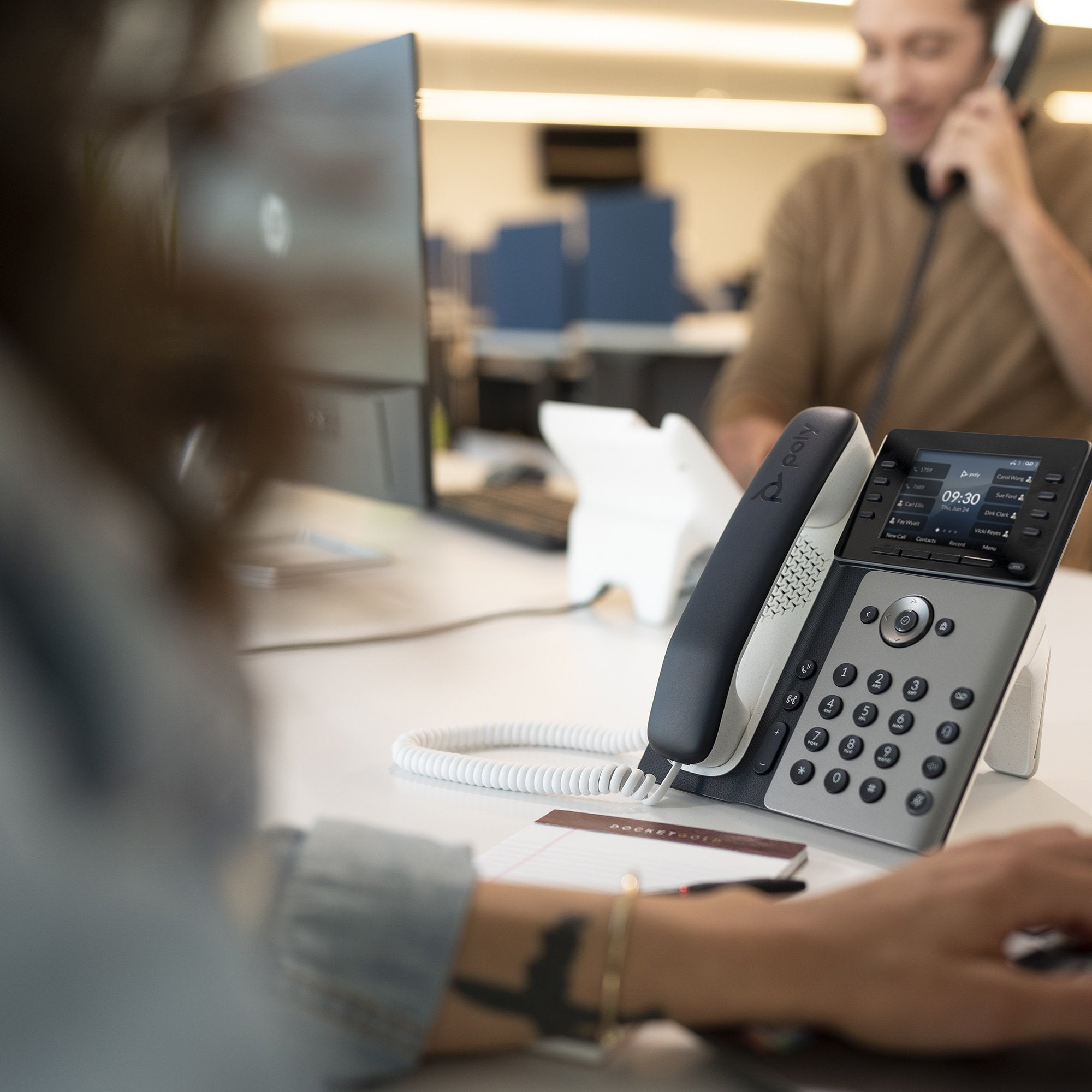 EAN 0017229175501 - HP Poly Edge E320 IP Phone and PoE-enabled teléfono IP Negro 8 líneas IPS imagen 3