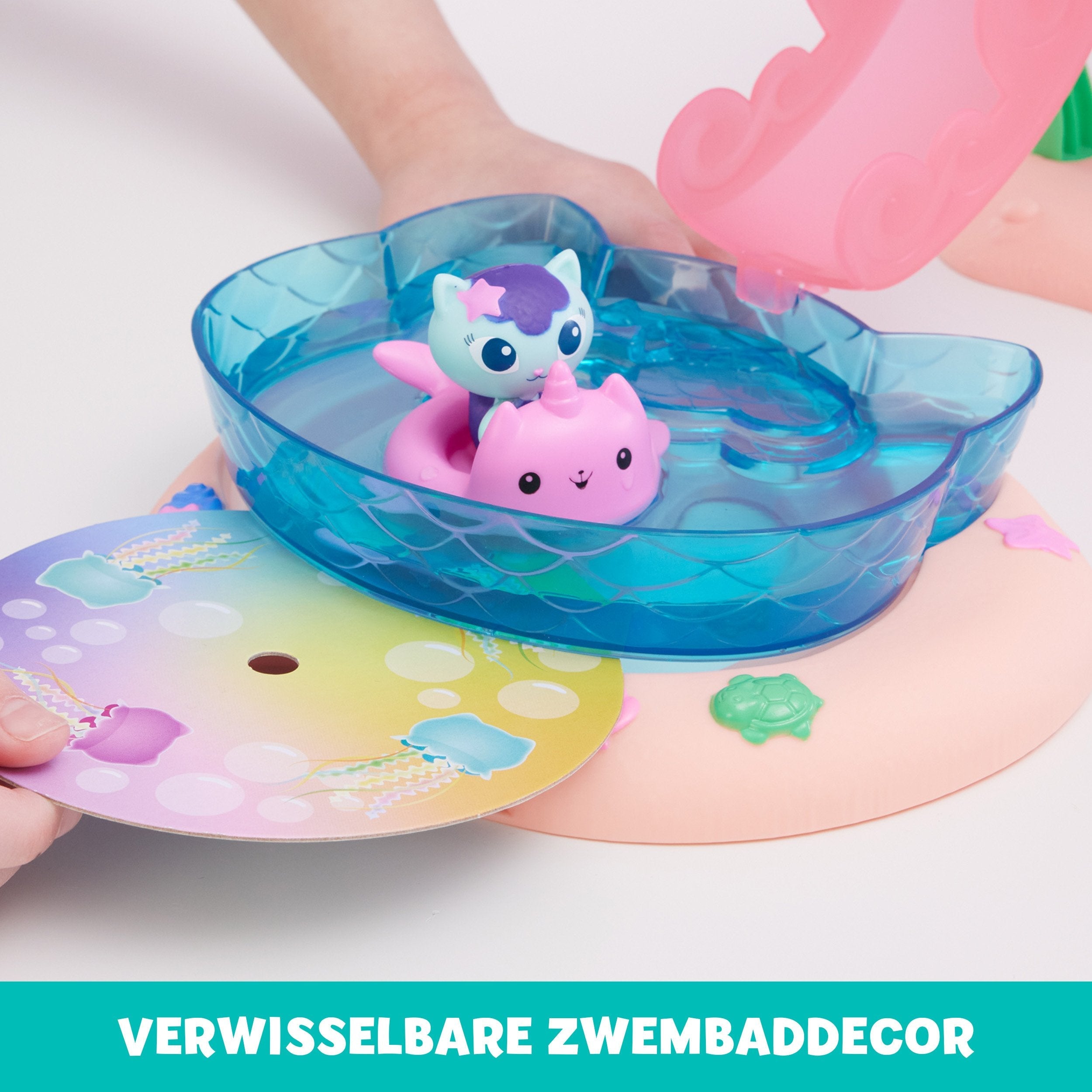 Spin Master Dreamworks Gabby'S Dollhouse Cat Adventures - Purrific Pool Party Playset, Telón De Fondo Con Figuras De Gabby Y Merkitten 6067878