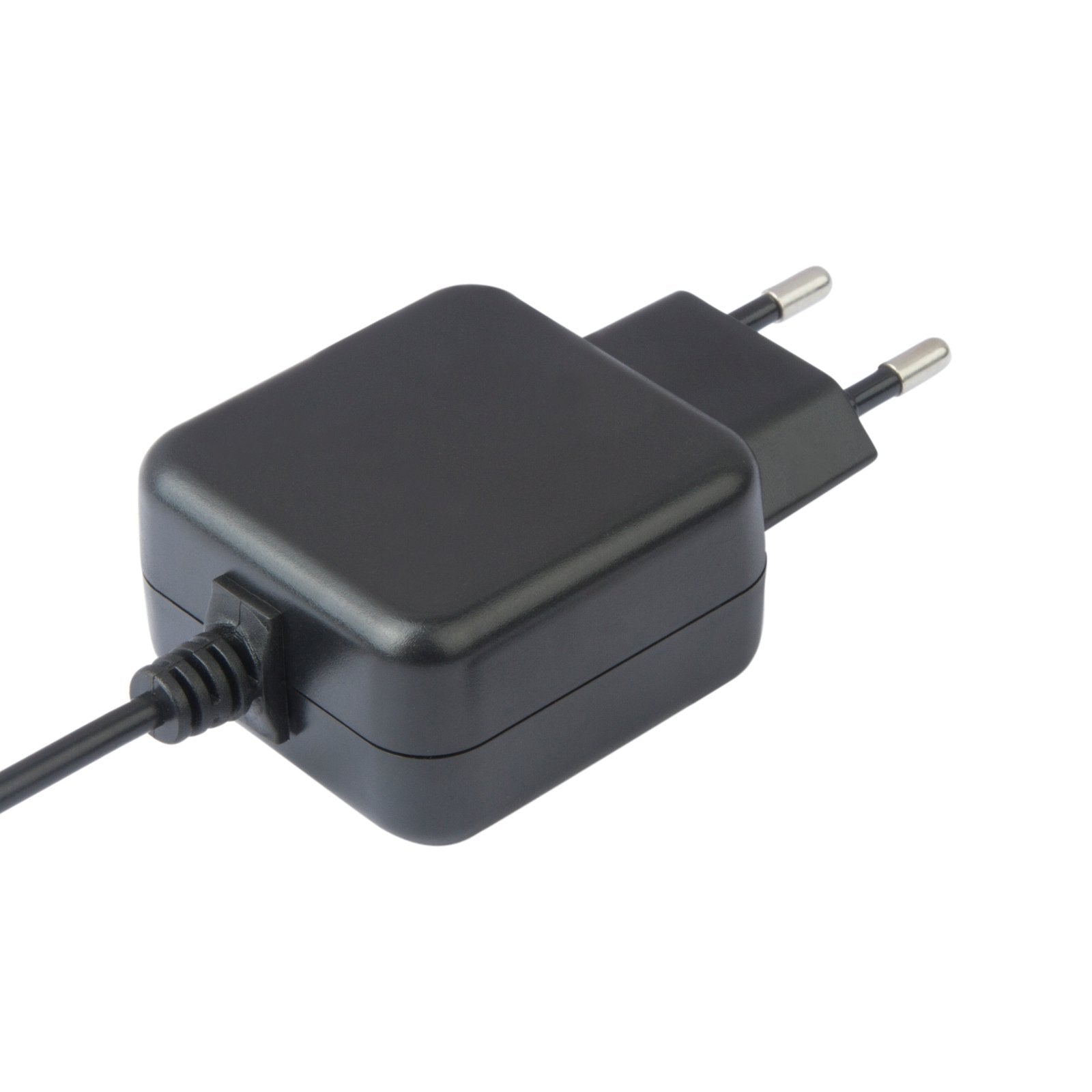Akyga Universal Tablet Adapter Ak-Tb-16 5.0v / 3.0a 15w Usb Type C 1.0m