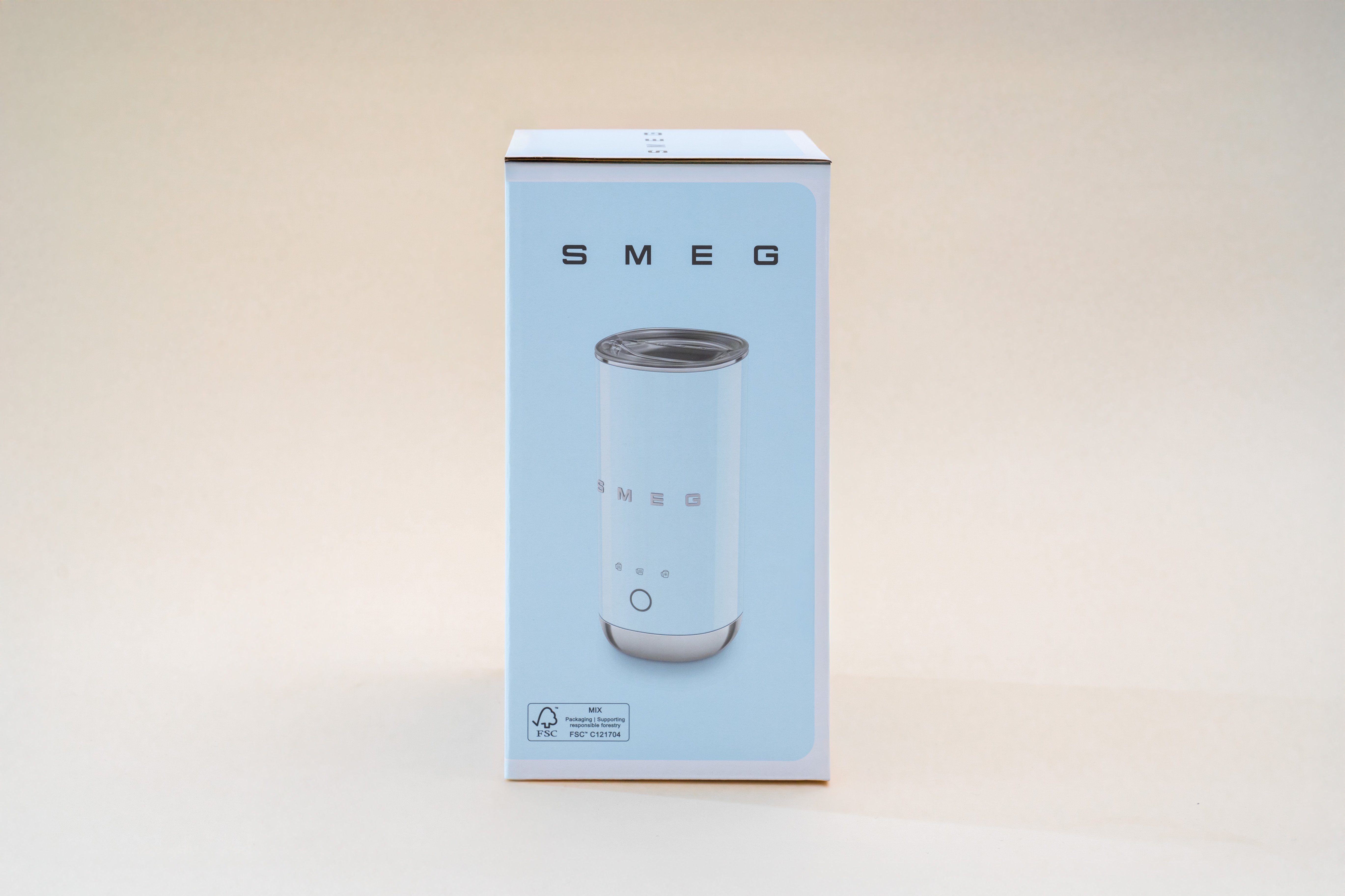 EAN 8017709353148 - Smeg MFF02WHEU espumador o calentador de leche Calentador/espumador de leche automático Blanco imagen 30
