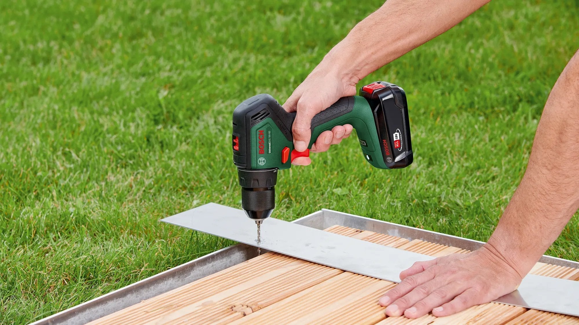Bosch Taladro/Atornillador Inalámbricouniversaldrill 18v-60 06039d7001