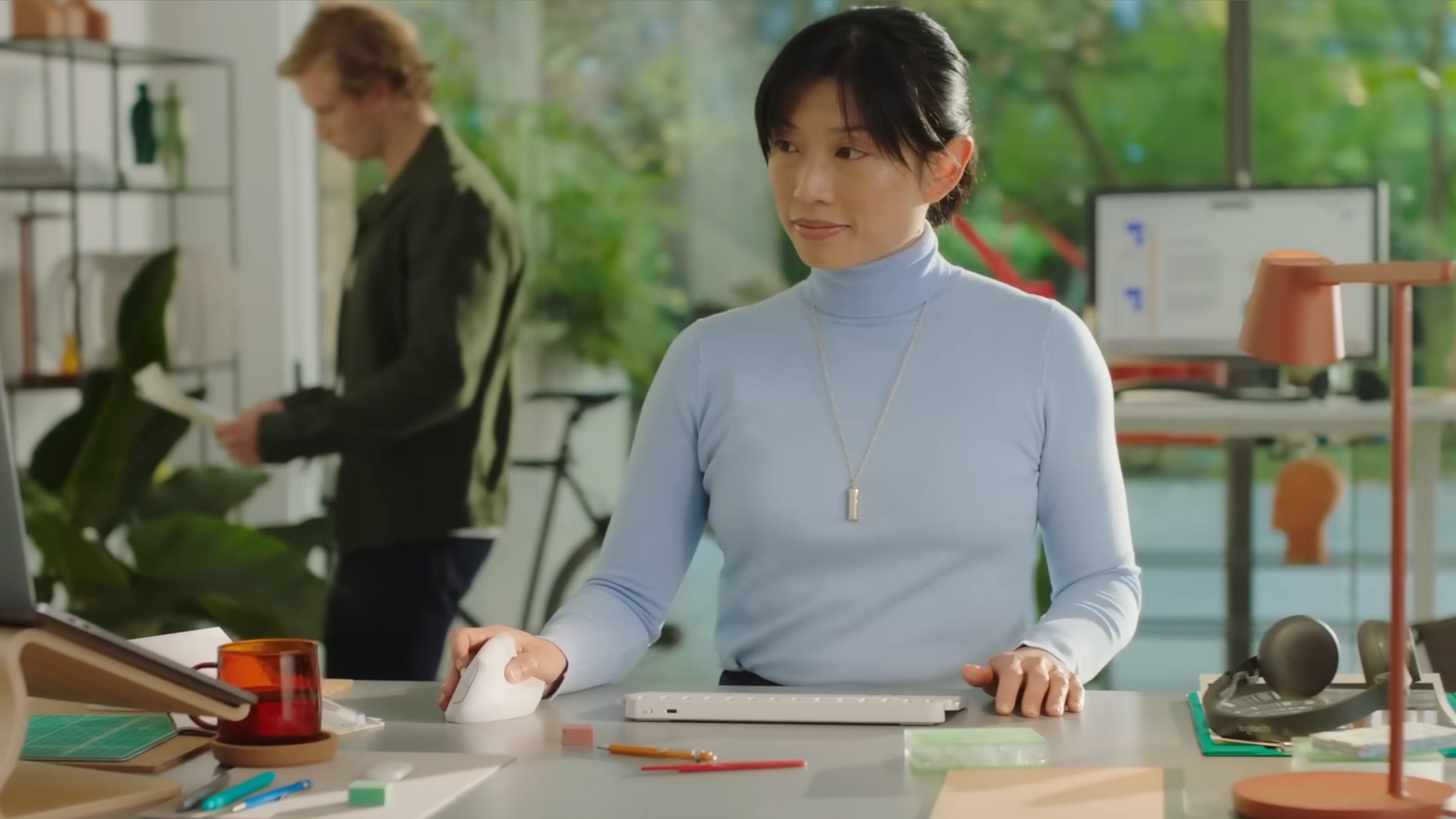 EAN 5099206099784 - Logitech 910-006473 ratón Oficina mano derecha RF Wireless + Bluetooth Óptico 4000 DPI imagen 2