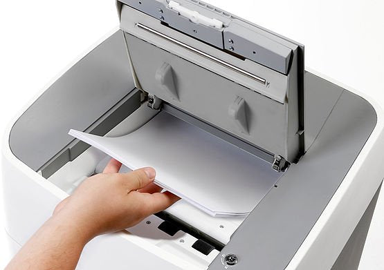 Destructora Dahle Automática Shredmatic 314 14-300 Hojas, Patículas 4x15 Mm, Nivel Seguridad P4, Entrada 220 Mm, 40 Litros. Dimens.642x432x355mm