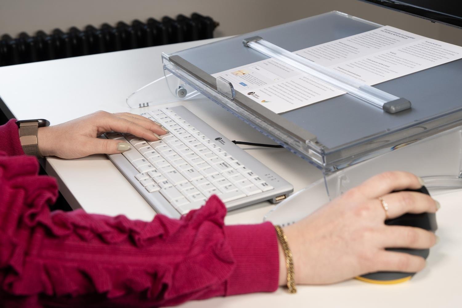 EAN 8719274677147 - BakkerElkhuizen FlexDesk 640 ComfortRead archivador Espuma de etileno vinil acetato (EVA), Plástico, Acer imagen 5