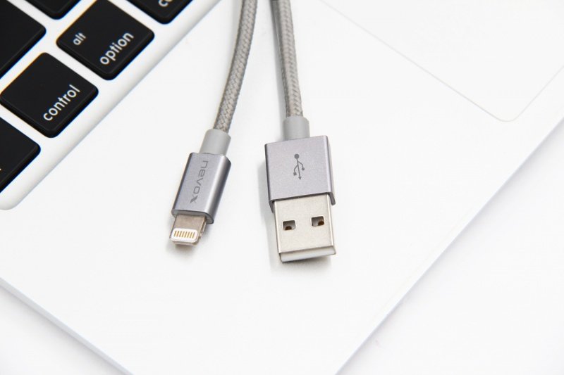 Cable Adaptador Usb Nevox, Conector Usb-A > Conector Lightning Plateado/Gris, 1 Metro, Con Funda 4250686405286.0