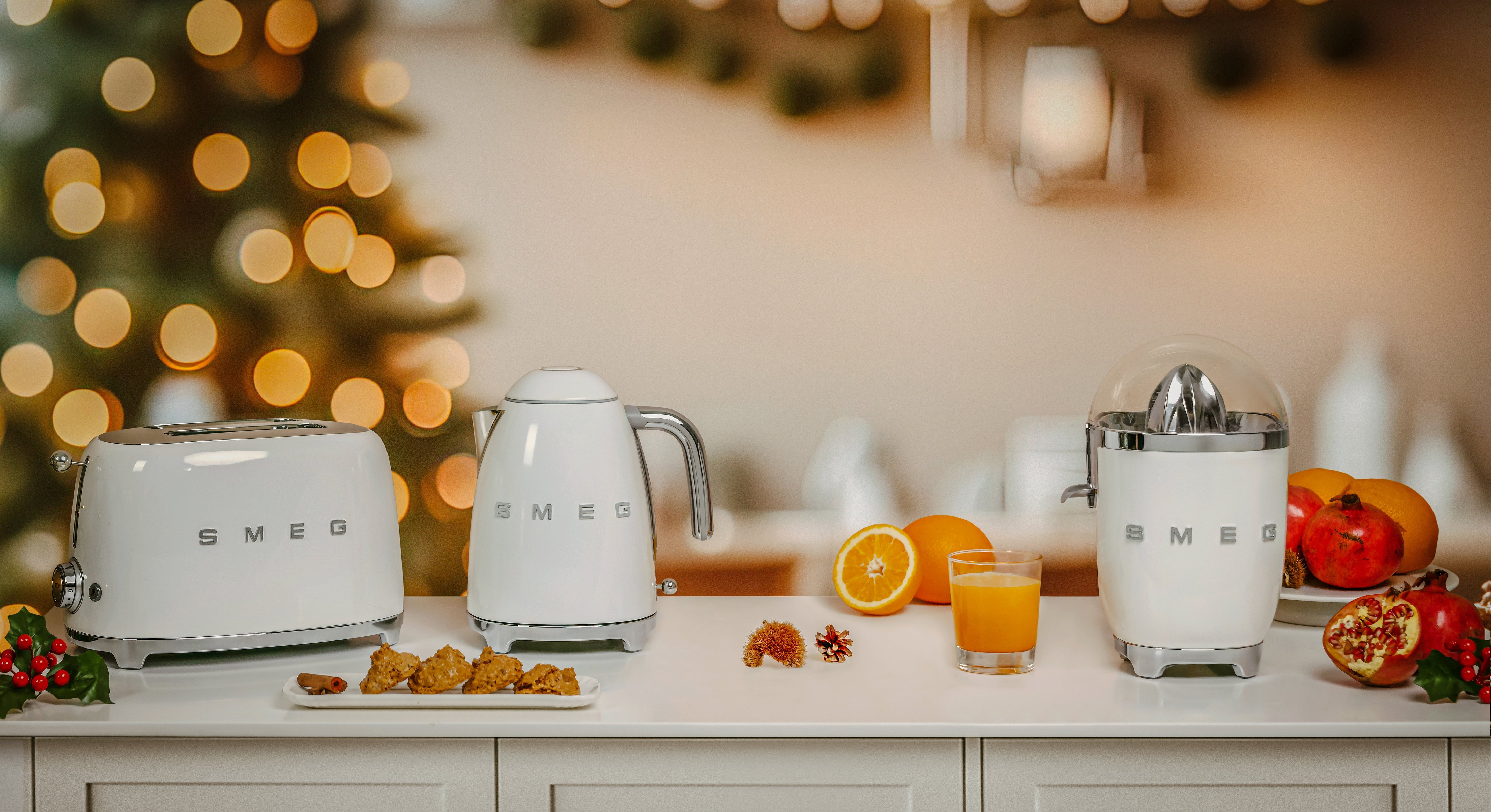 EAN 8017709230999 - Smeg KLF03WHEU tetera eléctrica 1,7 L 2400 W Blanco imagen 4