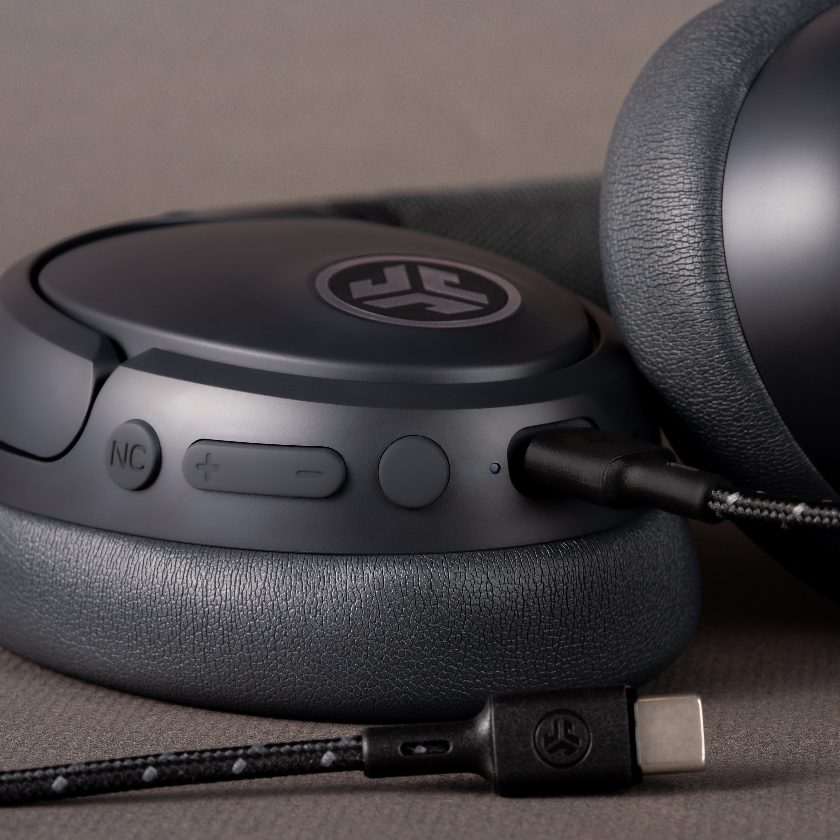 Auriculares Jlab Lux Anc Música Bluetooth Ieuhbjluxancrgph62 Grafito