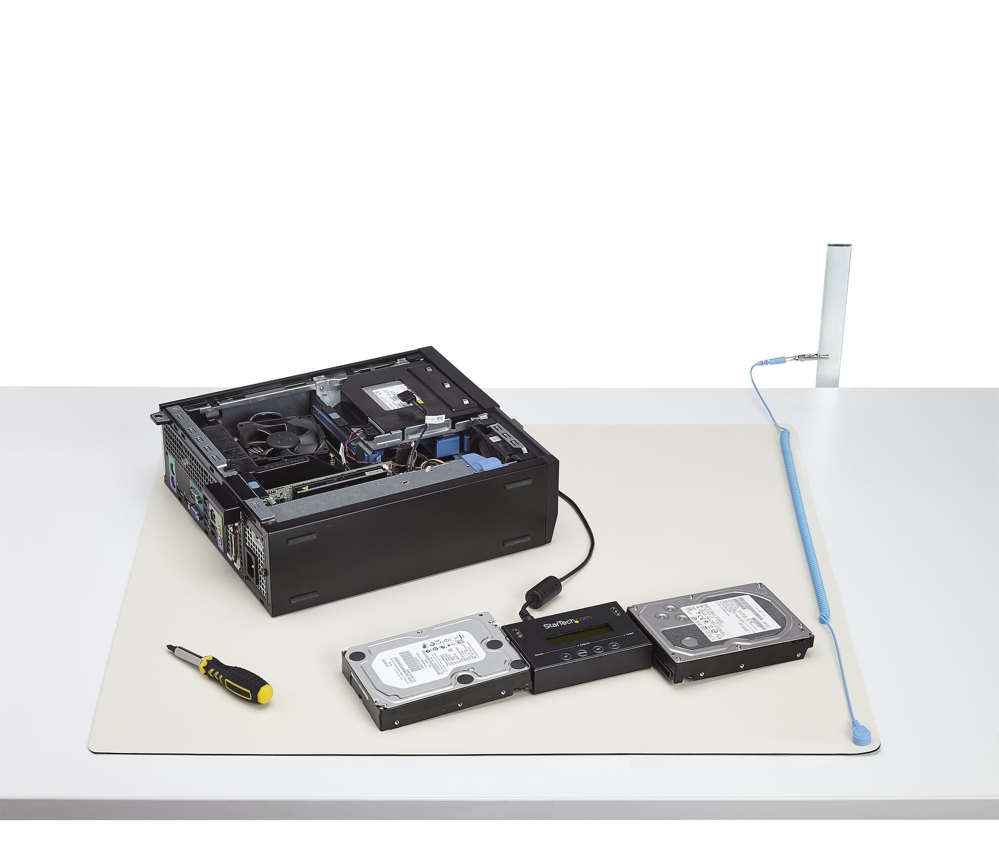 Startech Alfombrilla Superficie Antiestática Para La Reparación De Electrónicos Con Cable De Toma A Tierra 30cmx46cm