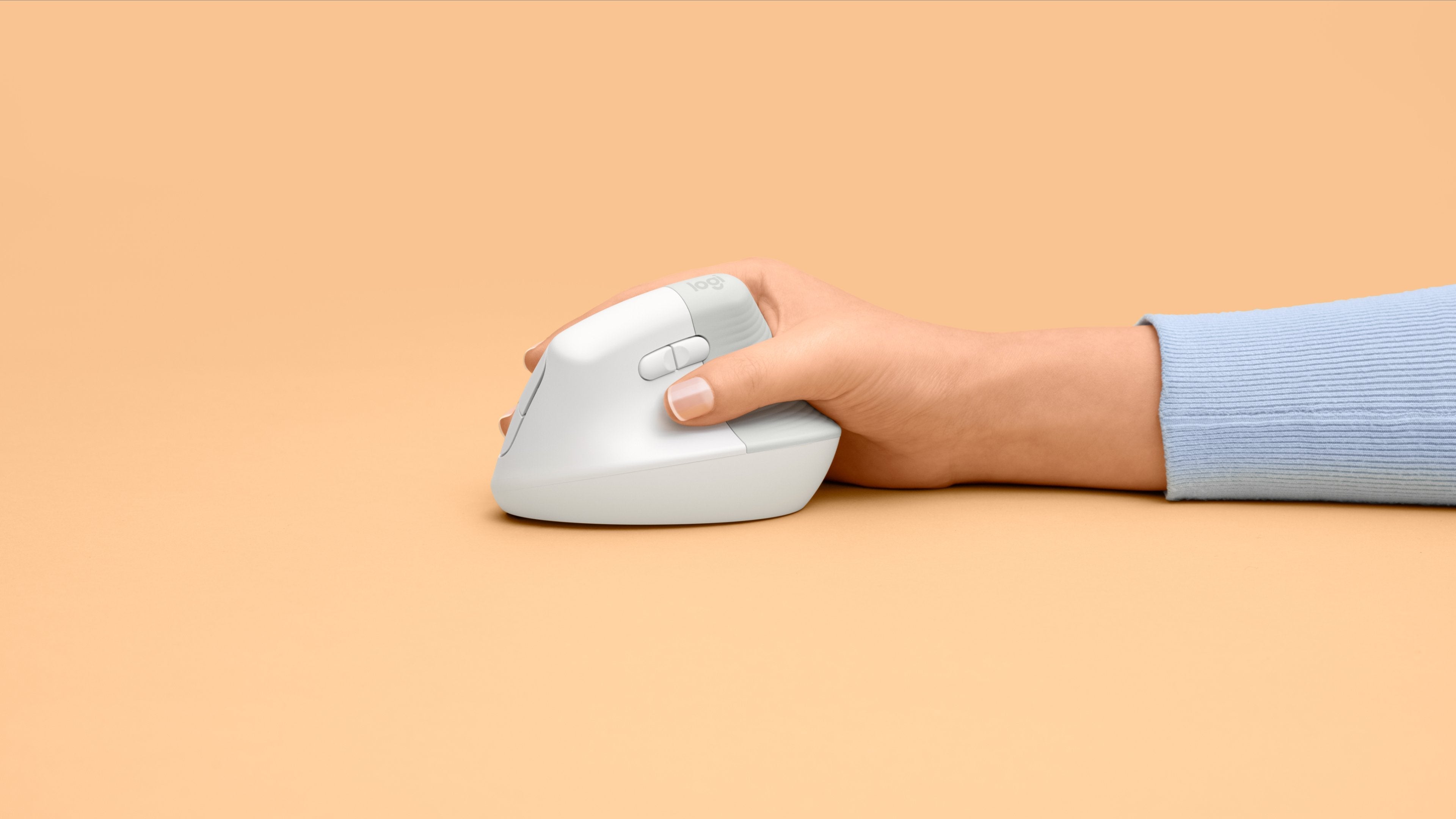 Logitech Raton Inalámbrico 6 Botones Ergonómico, Vertical, Blanco Crudo