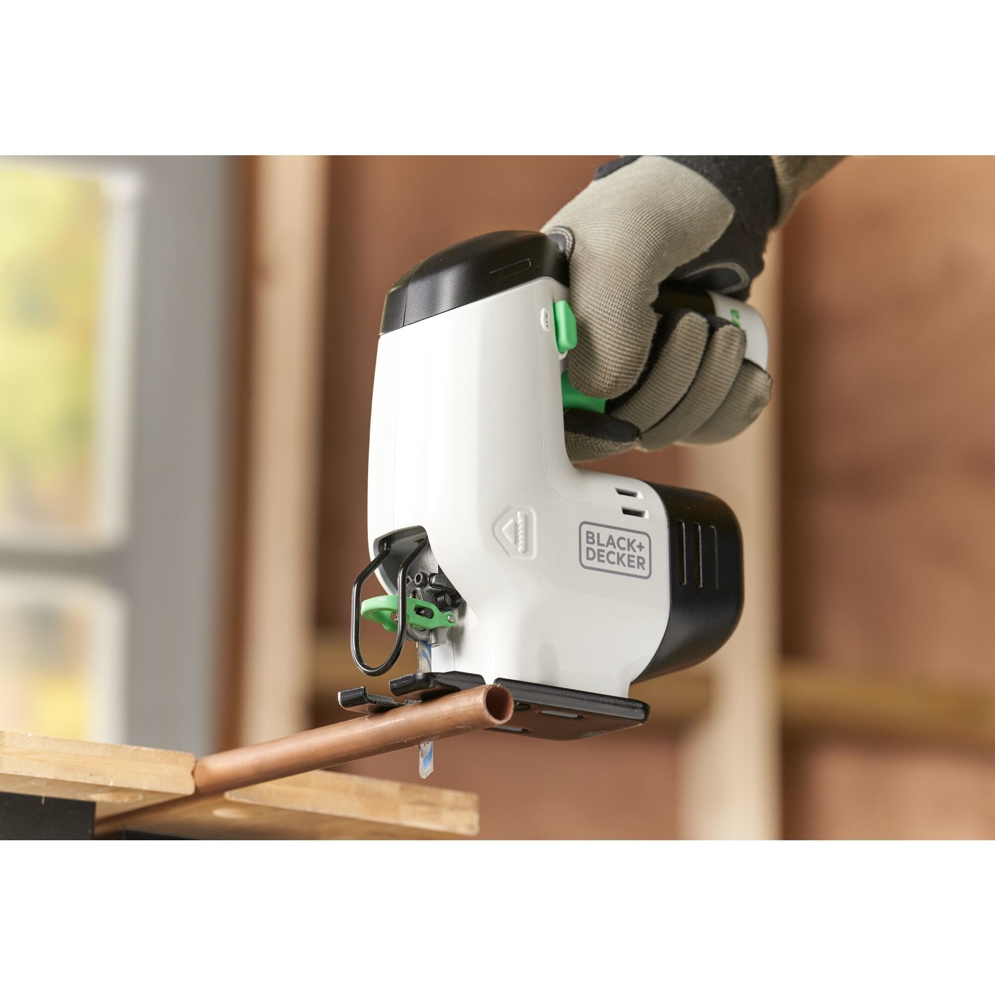Sierra De Calar Inalámbrica Black+Decker Reviva, 12 Voltios Blanco/Negro, Batería Integrada 1,5 Ah Revj12c-Qw