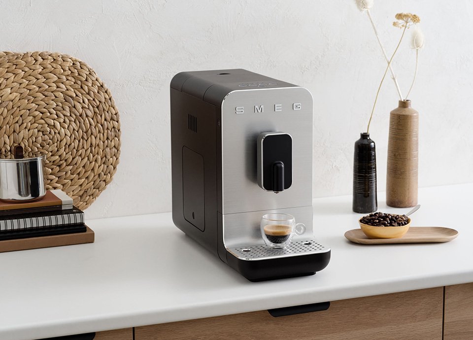 EAN 8017709334734 - Smeg BCC11BLMEU cafetera eléctrica Totalmente automática Máquina espresso 1,4 L imagen 30