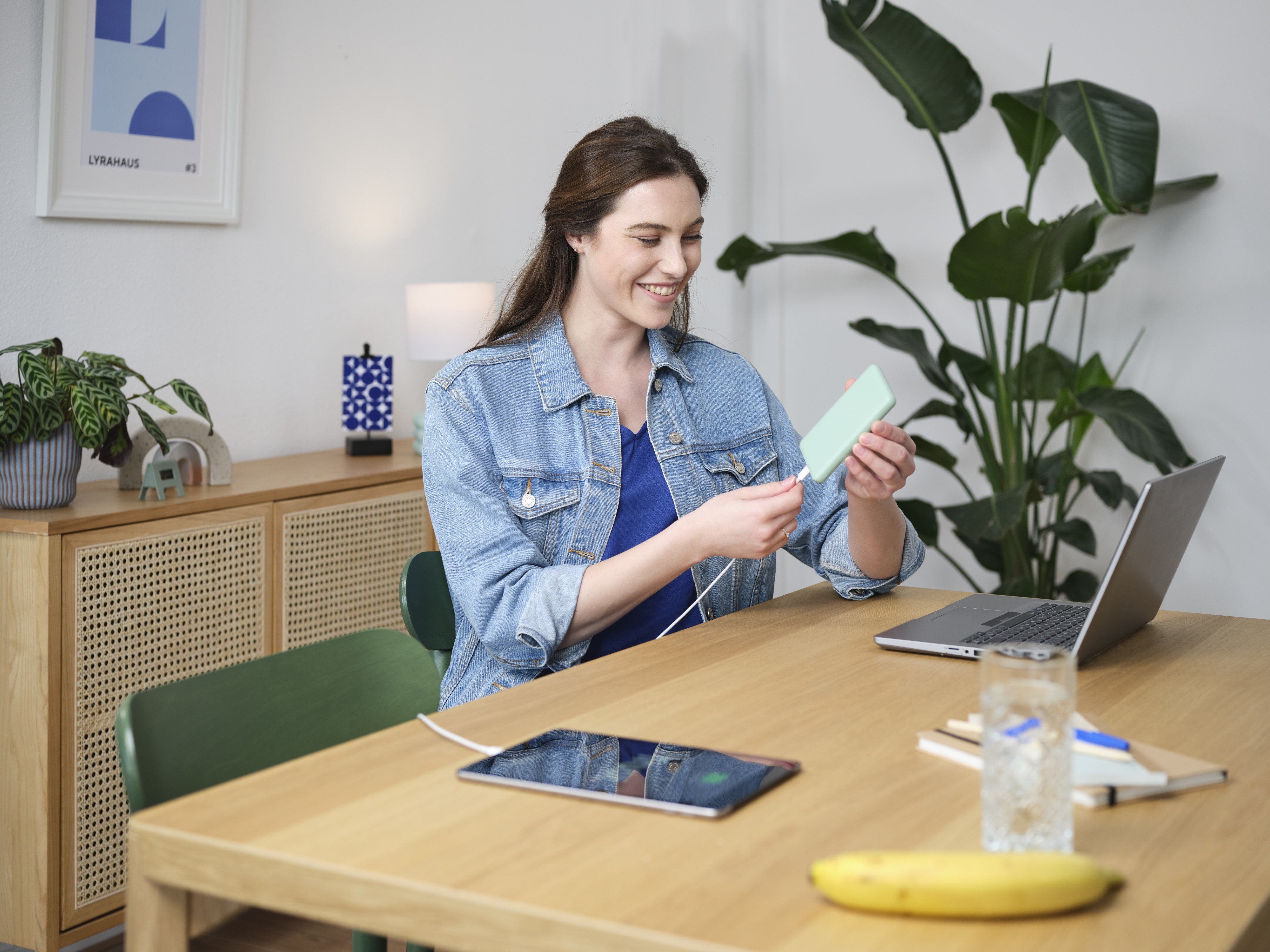 Powerbank Universal Trust Urban Primo Eco 10000 Ultrafina 25028 Verde 10000mah - 2 X Usb-A - 1 Usb-C