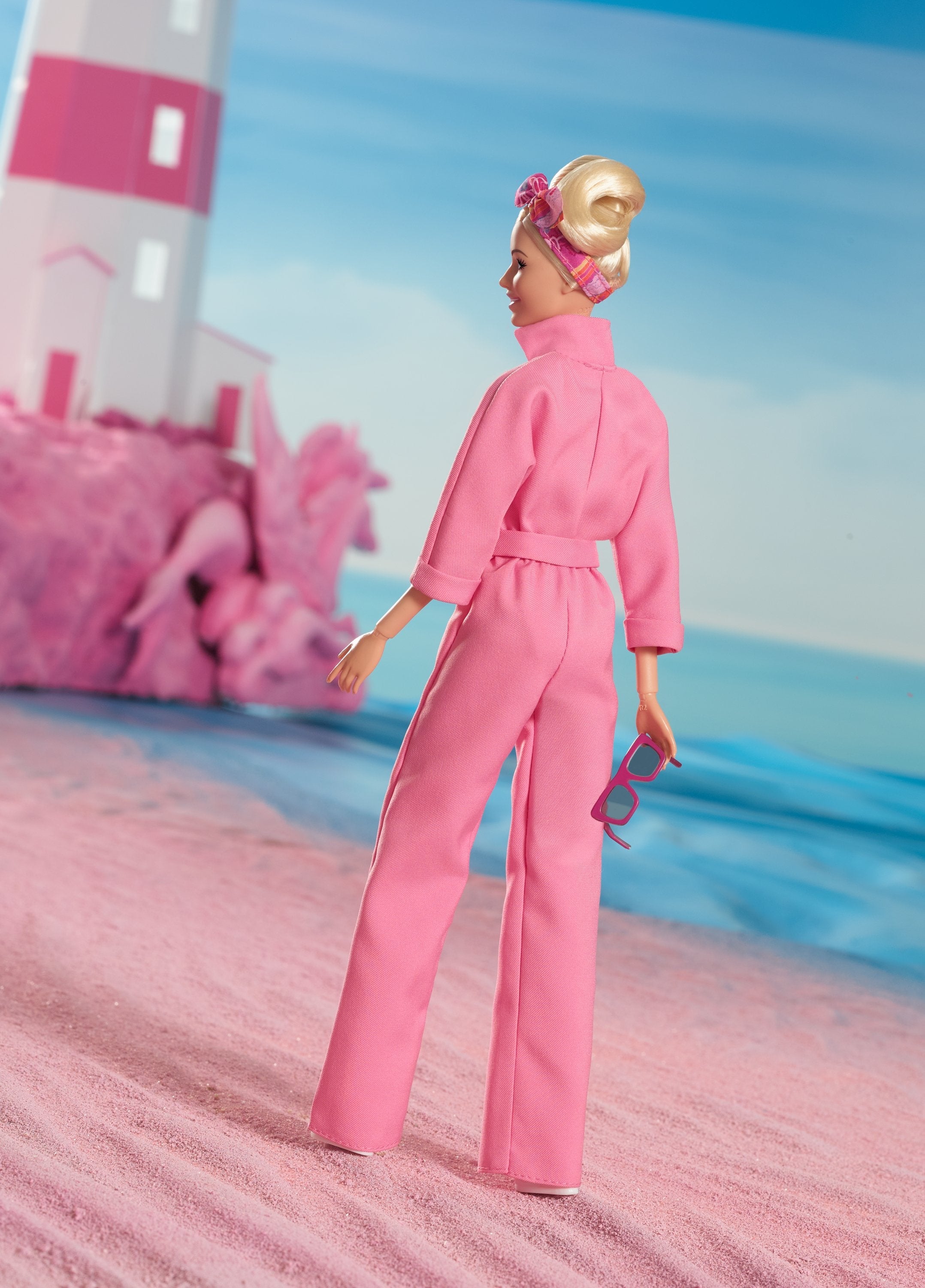Barbie Margot Robbie Como Barbie: Muñeca Con Un Mono Rosa Hrf29